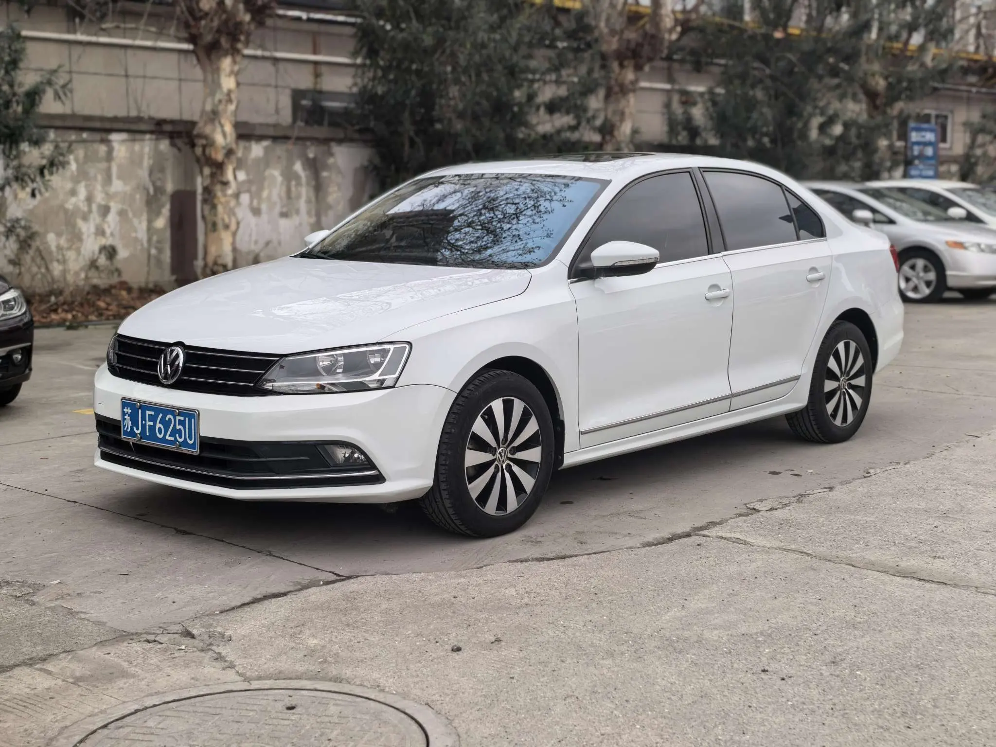 Volkswagen Sagitar  из Китая