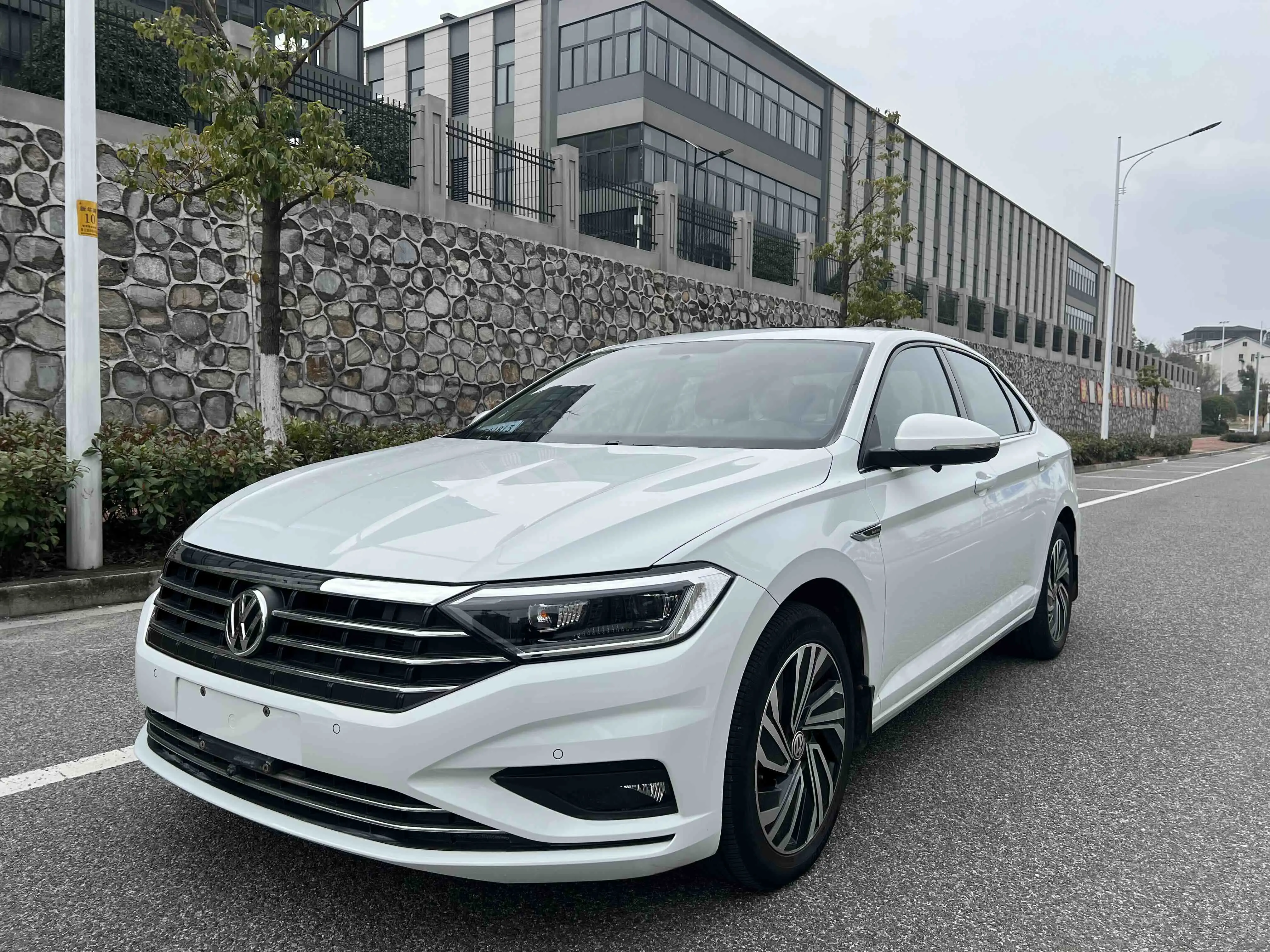 Volkswagen Sagitar  из Китая