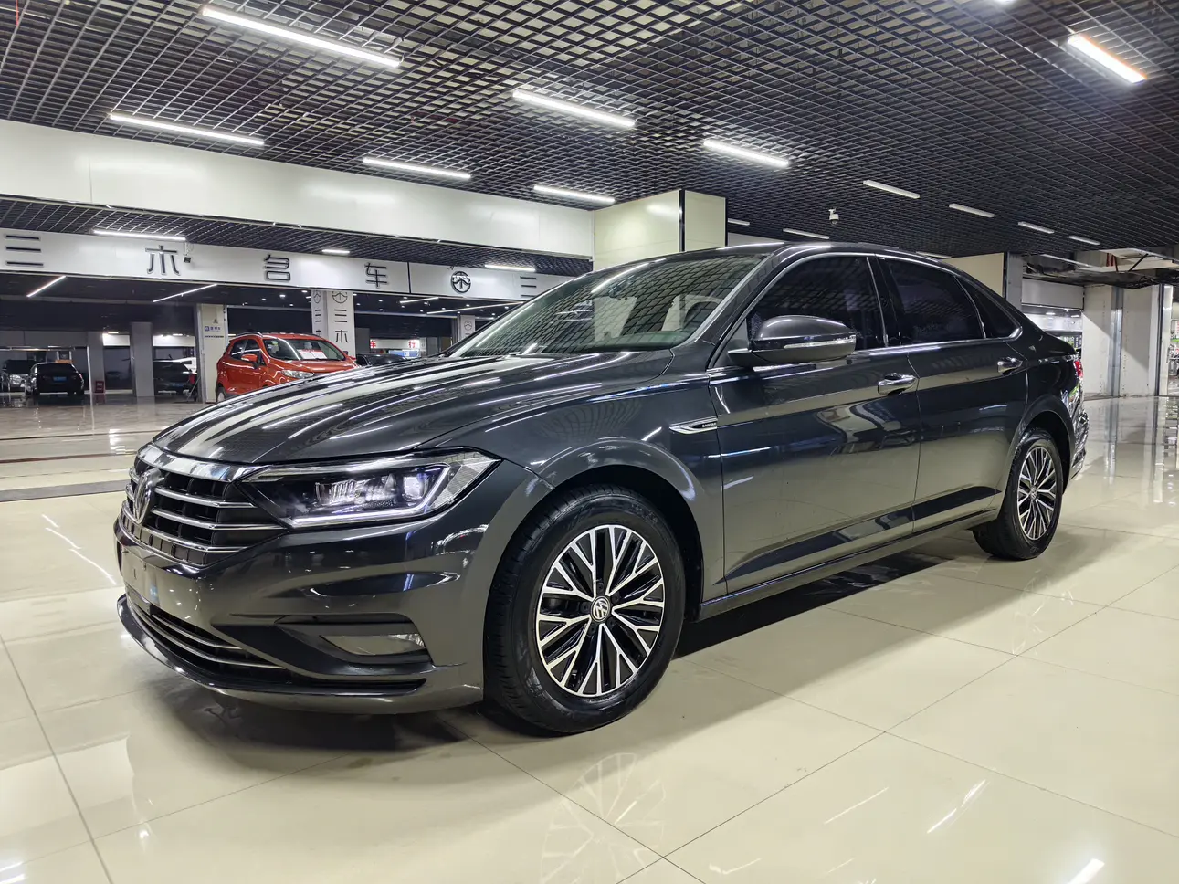 Volkswagen Sagitar  из Китая