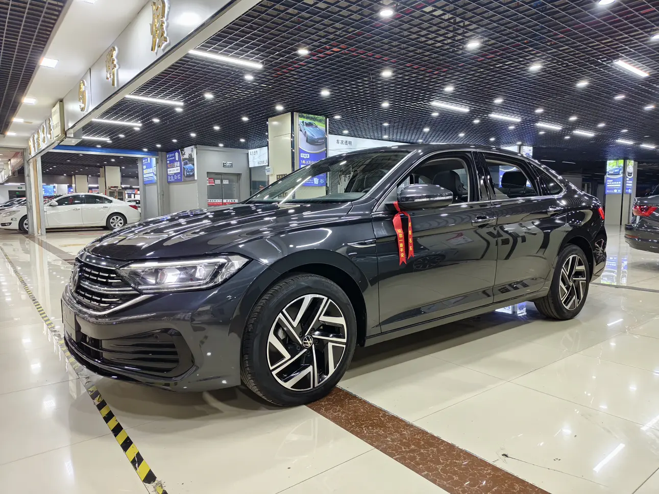 Volkswagen Sagitar  из Китая