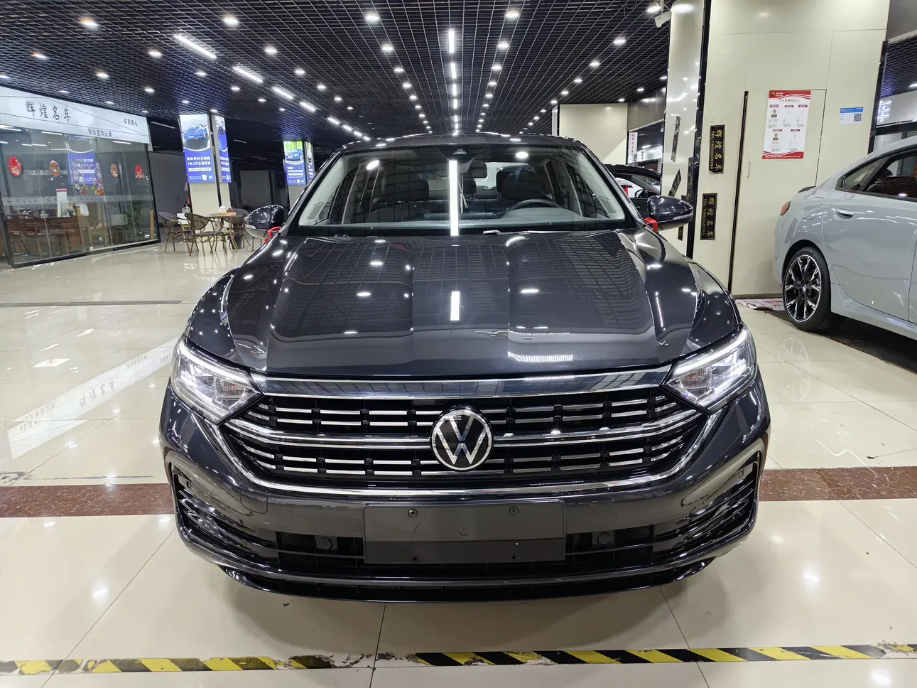 Volkswagen Sagitar  из Китая