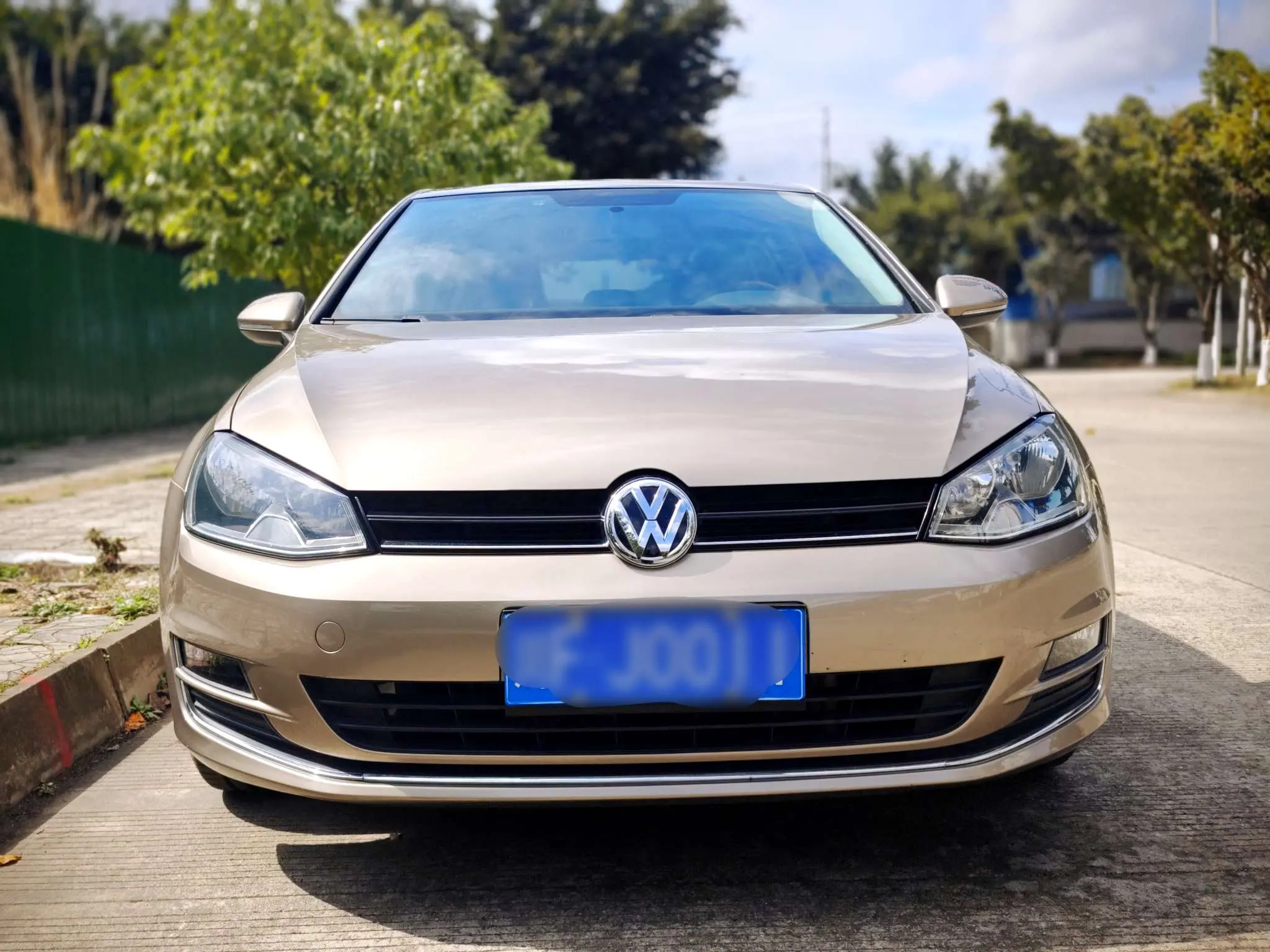 Volkswagen Golf  из Китая