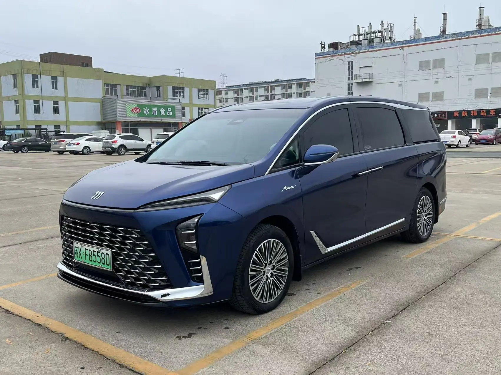 Buick GL8 PHEV  из Китая