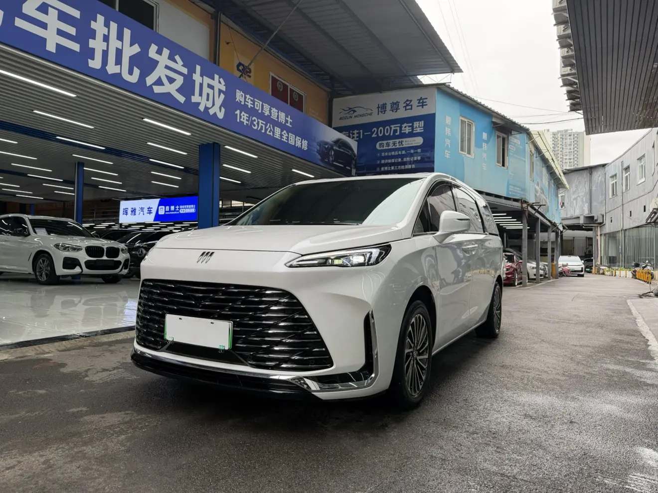 Buick GL8 PHEV  из Китая