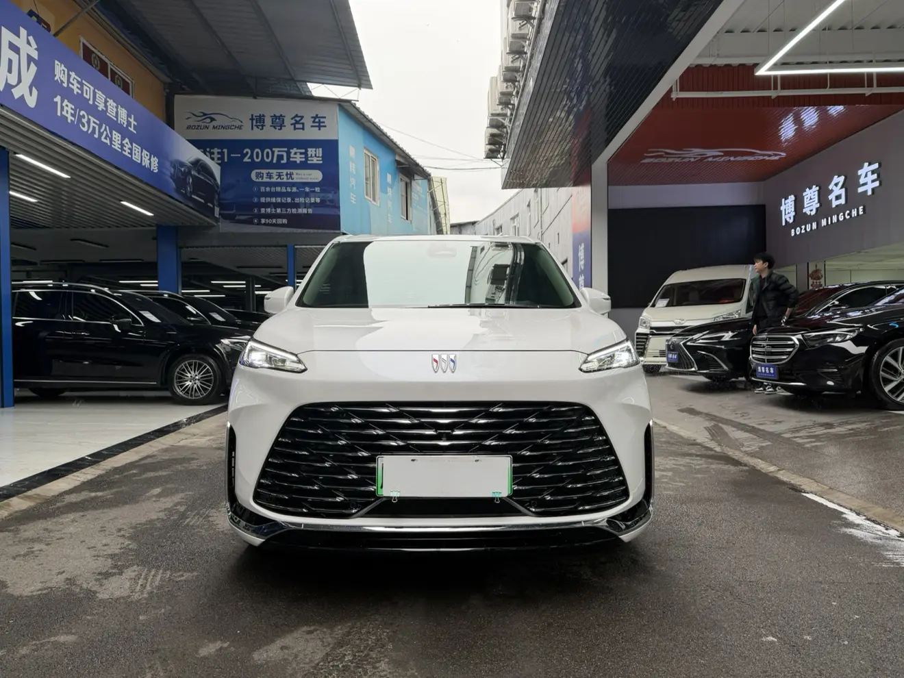 Buick GL8 PHEV  из Китая