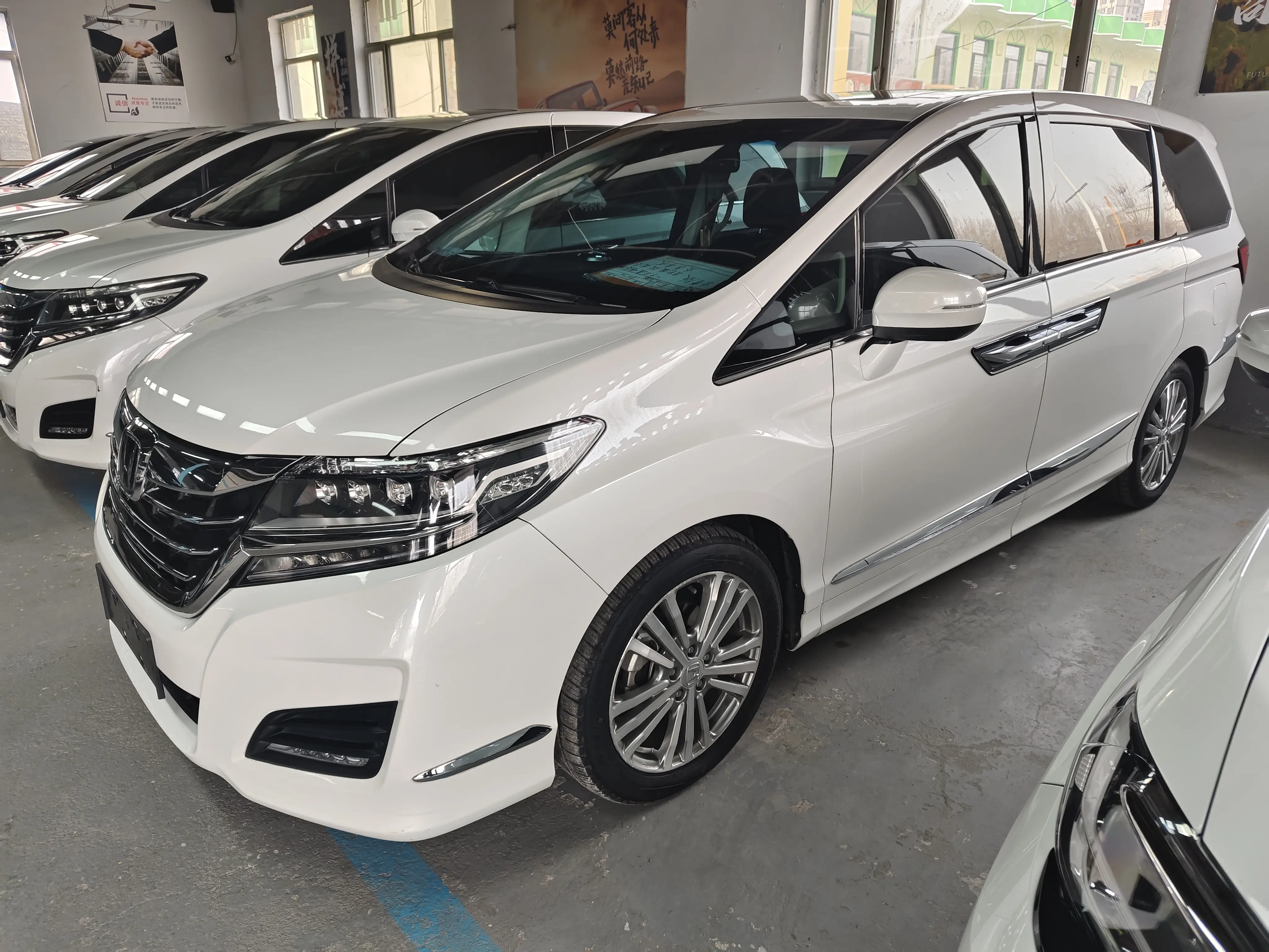 Honda Elysion (Alison)  из Китая