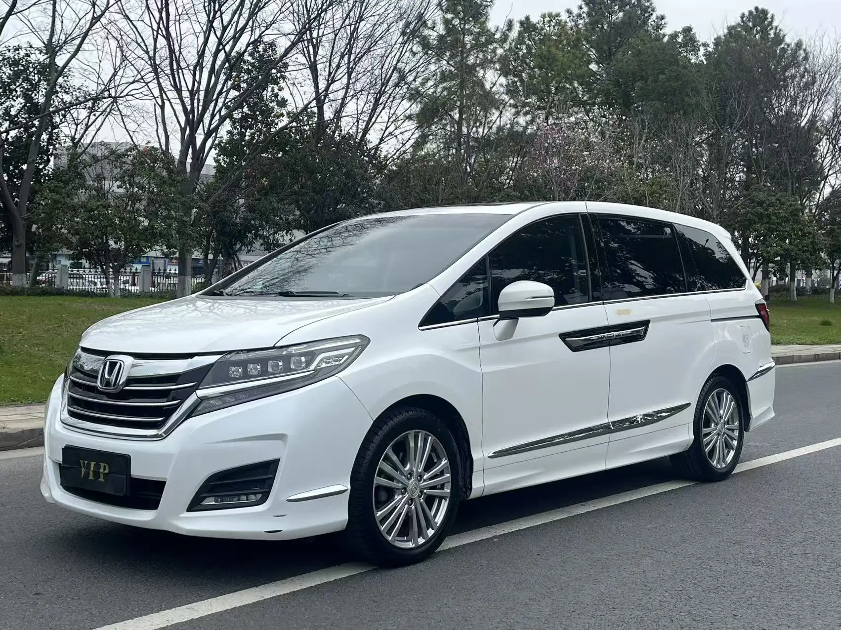 Honda Elysion (Alison)  из Китая