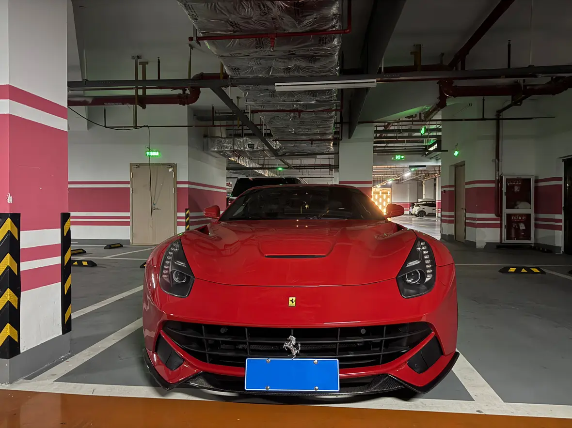 Ferrari F12berlinetta  из Китая