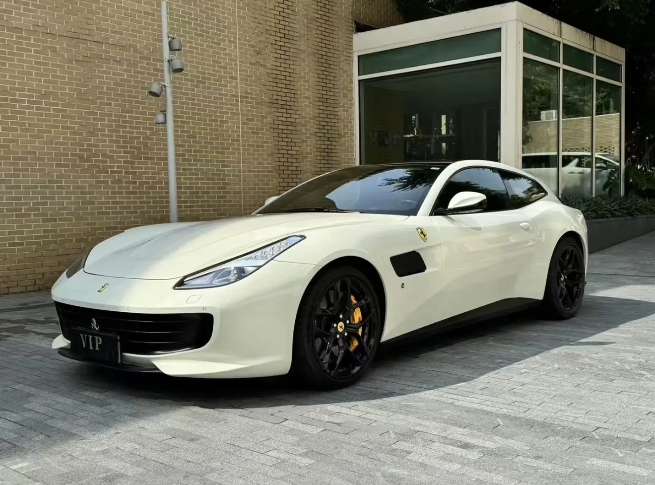 Ferrari GTC4Lusso  из Китая