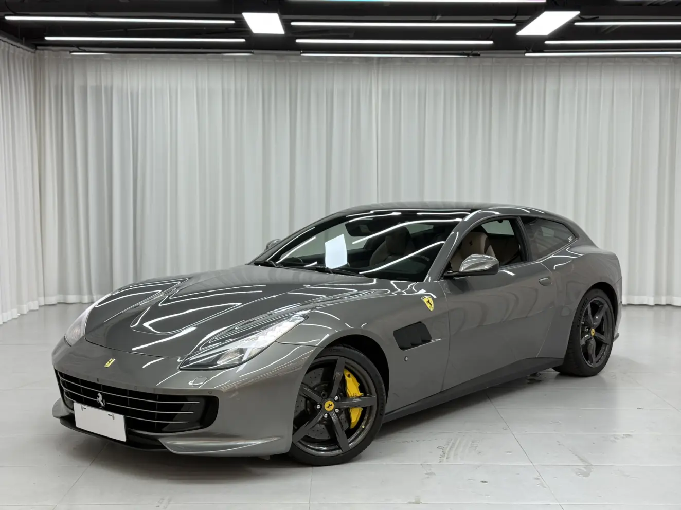 Ferrari GTC4Lusso  из Китая