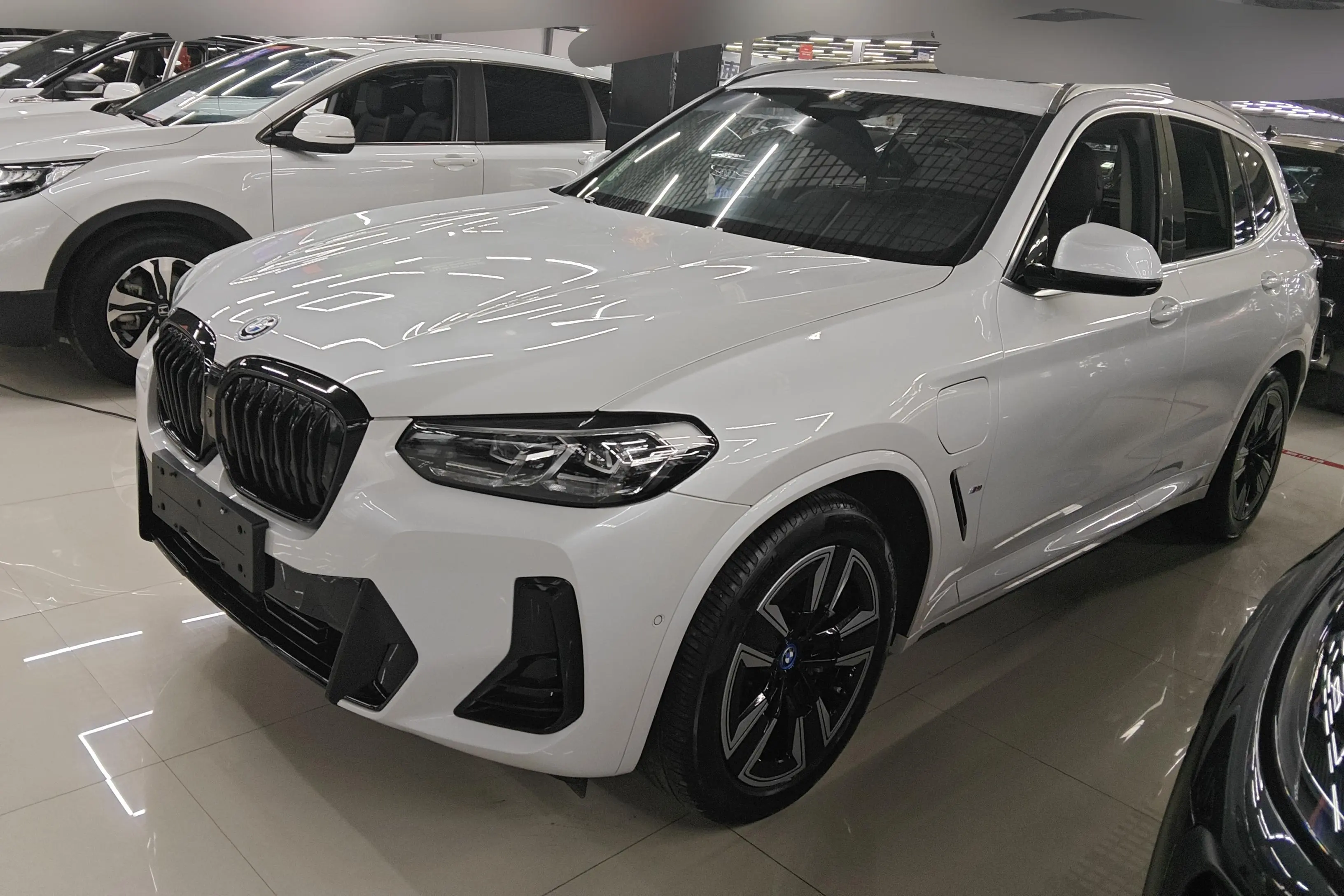 BMW iX3  из Китая