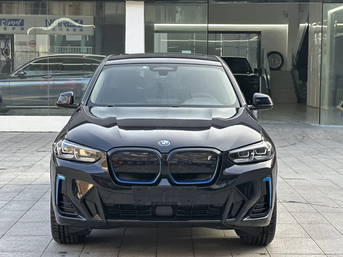 BMW iX3  из Китая