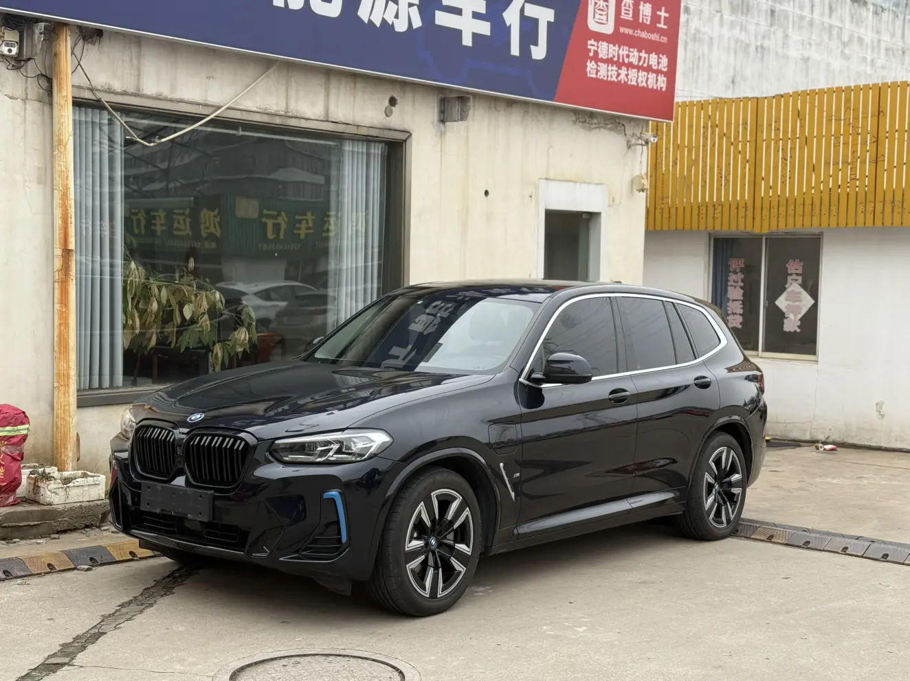 BMW iX3  из Китая