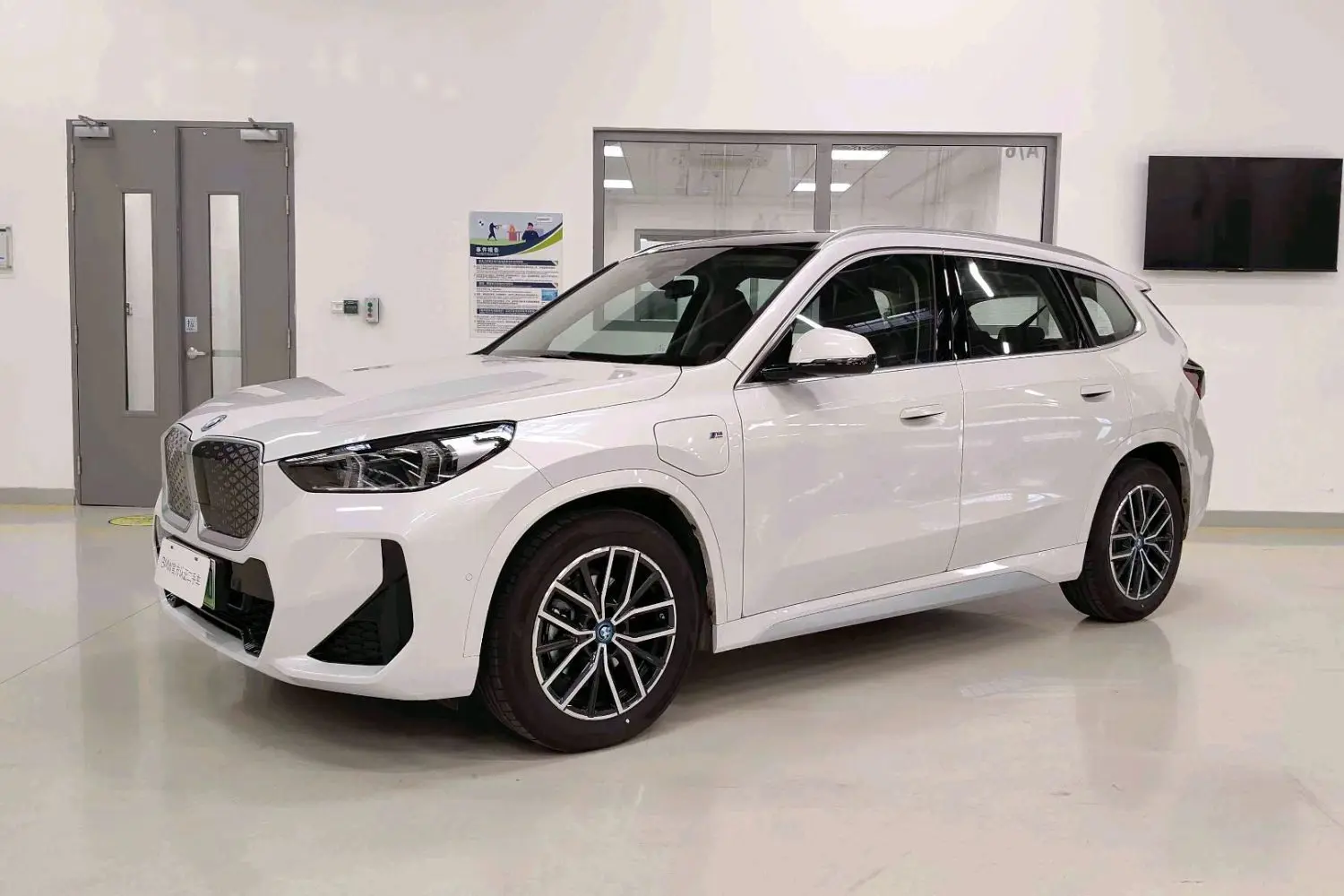 BMW iX1  из Китая