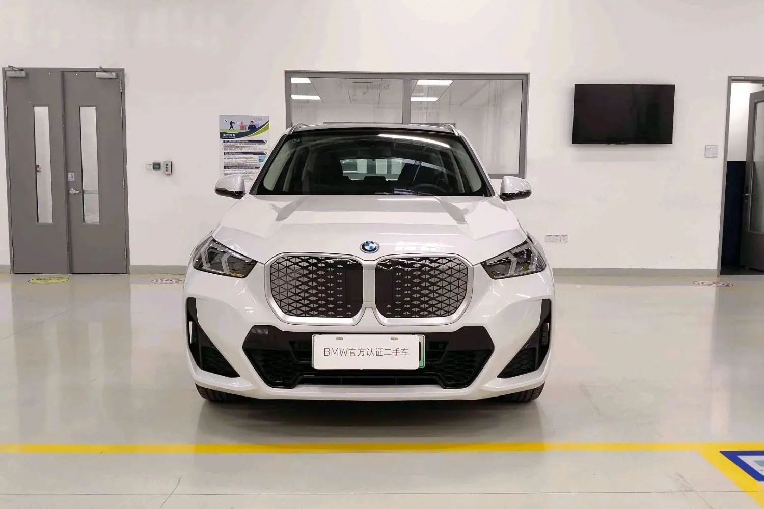 BMW iX1  из Китая