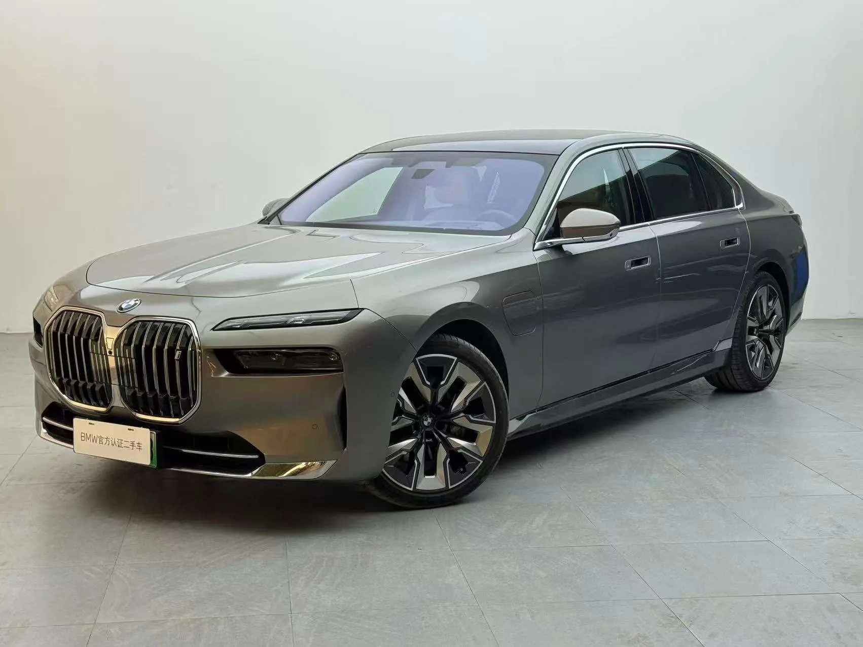 BMW i7  из Китая