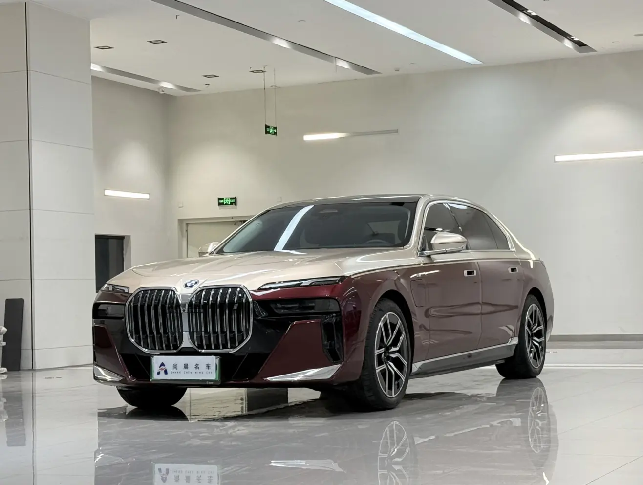 BMW i7  из Китая