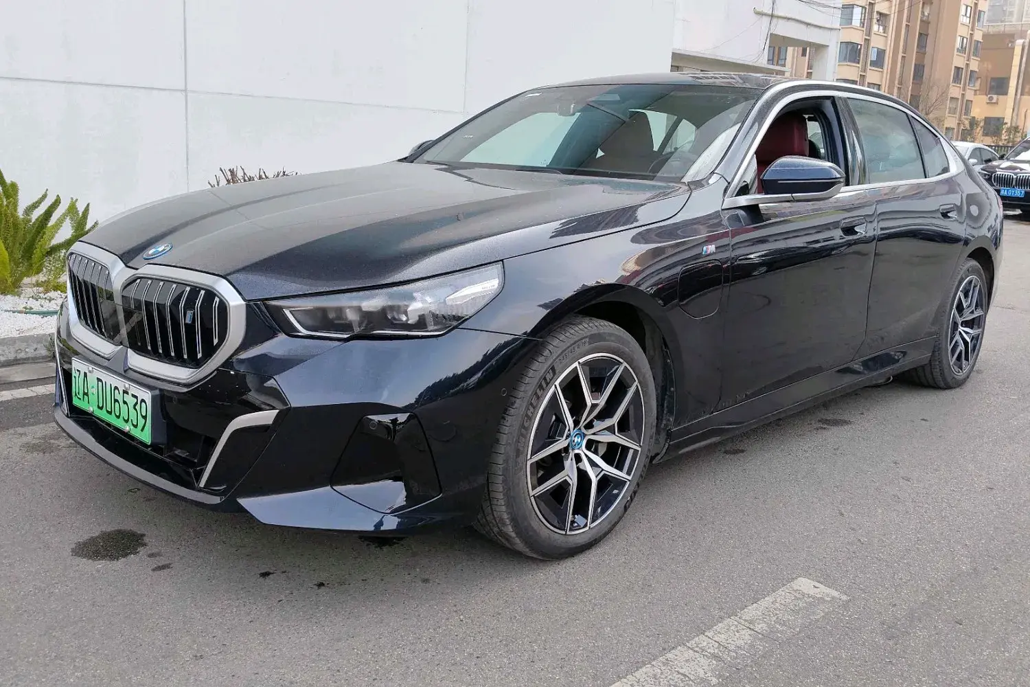 BMW i5  из Китая