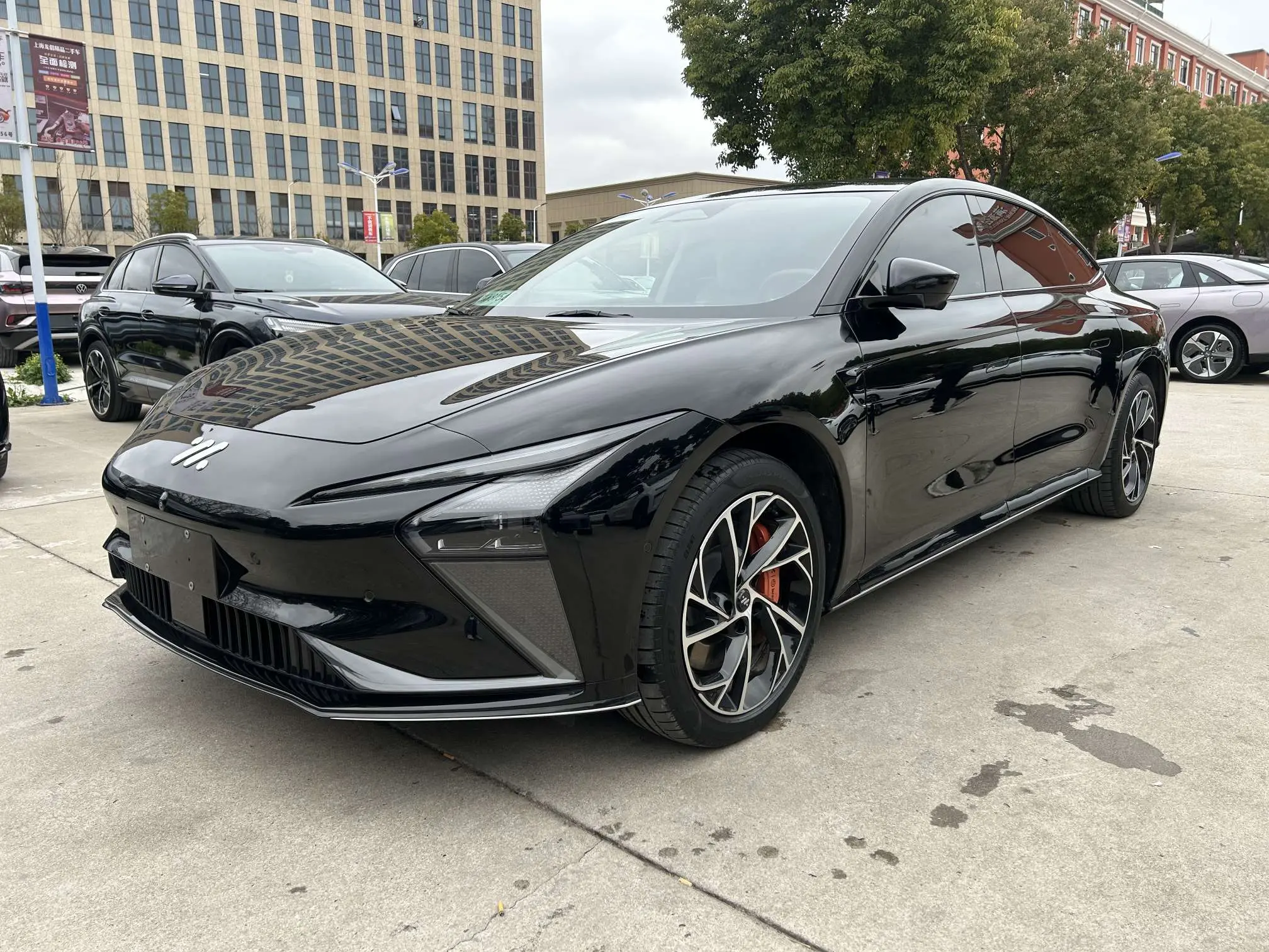 Zhiji L7  из Китая