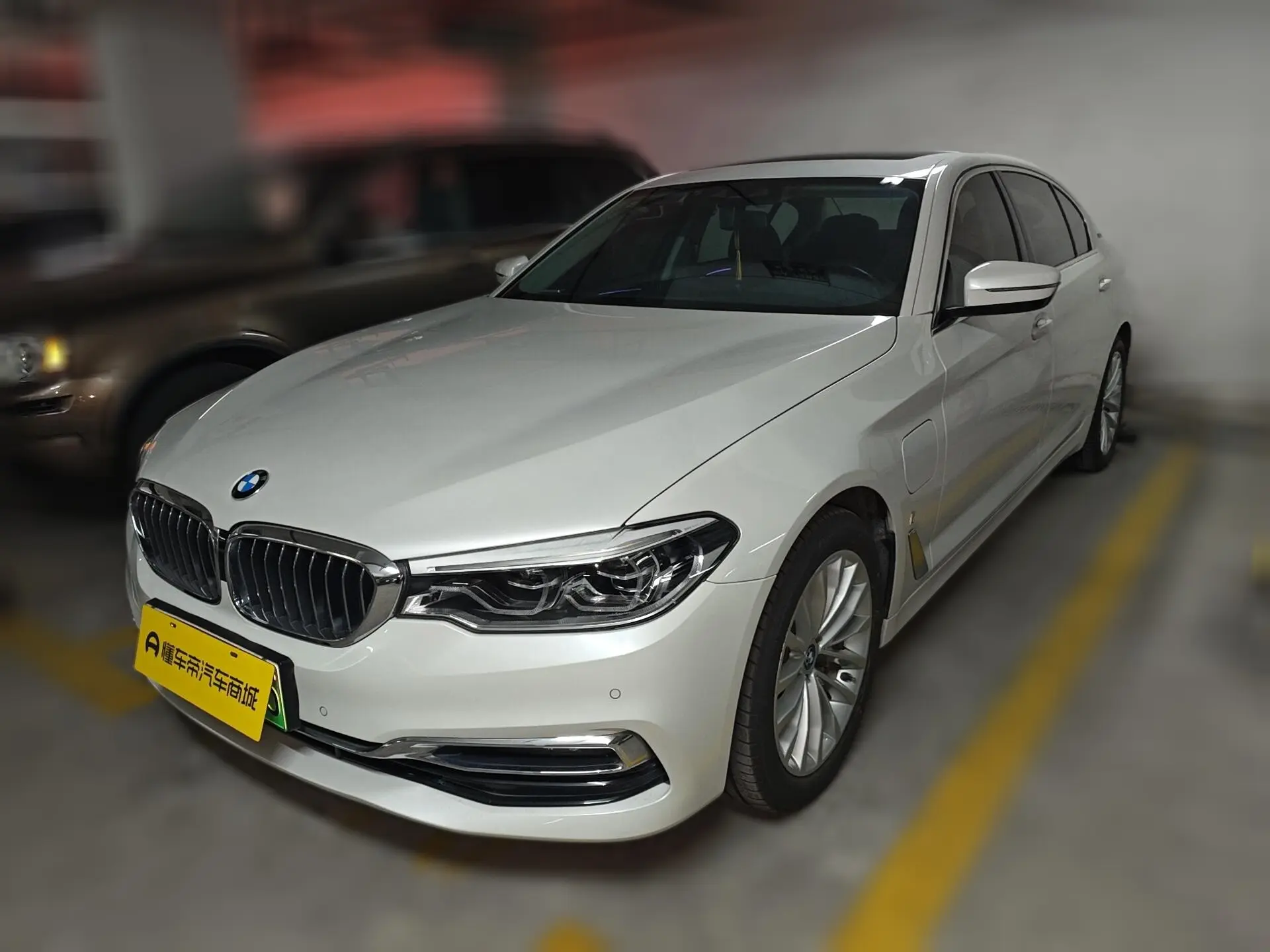 BMW 5 Series PHEV  из Китая