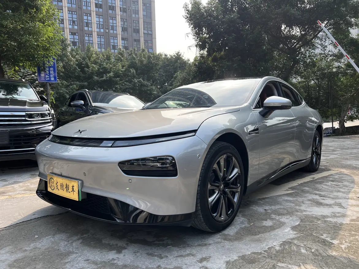 Xpeng P7  из Китая