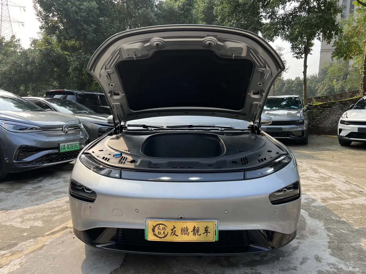 Xpeng P7  из Китая