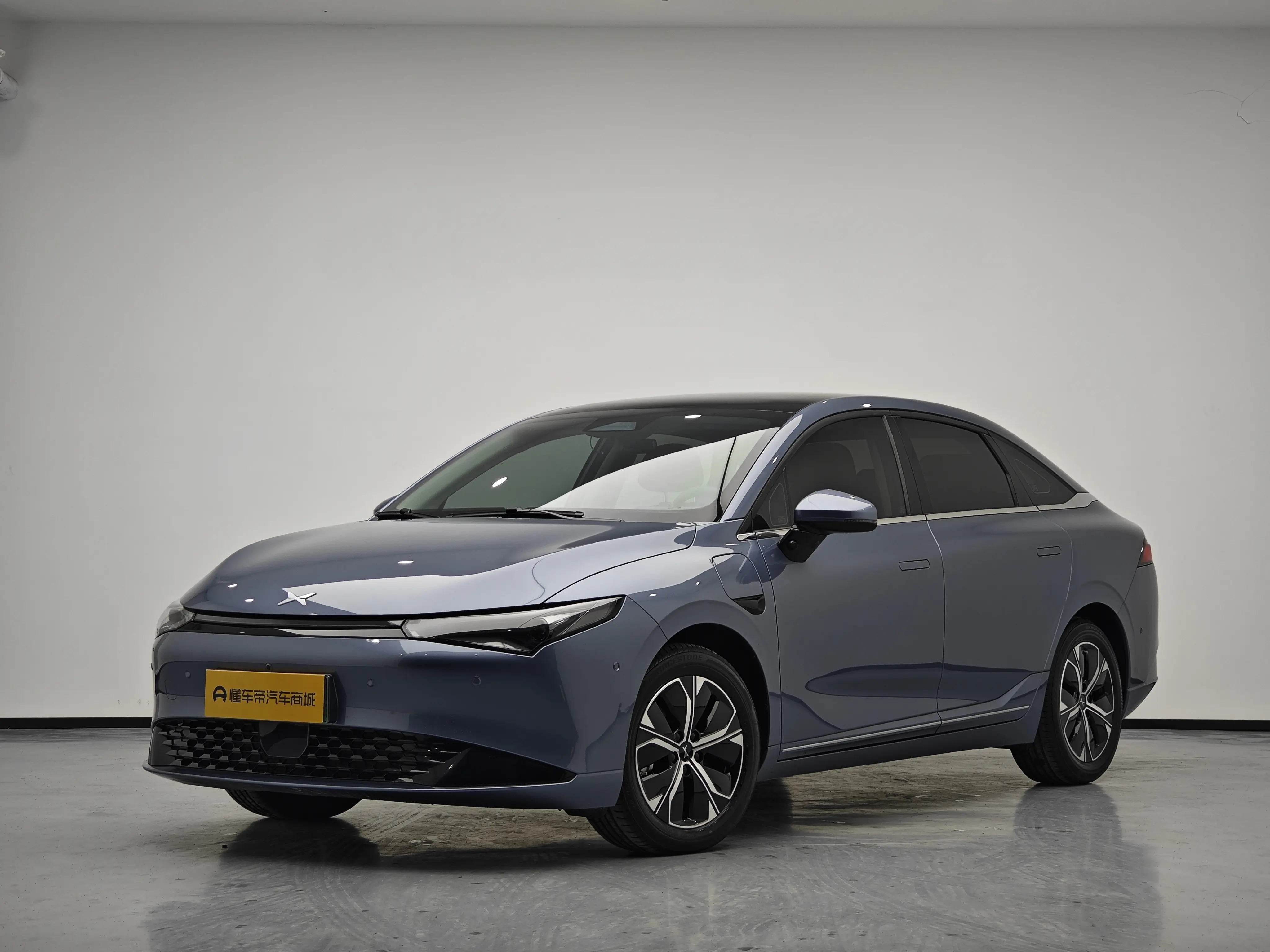 Xpeng P5  из Китая