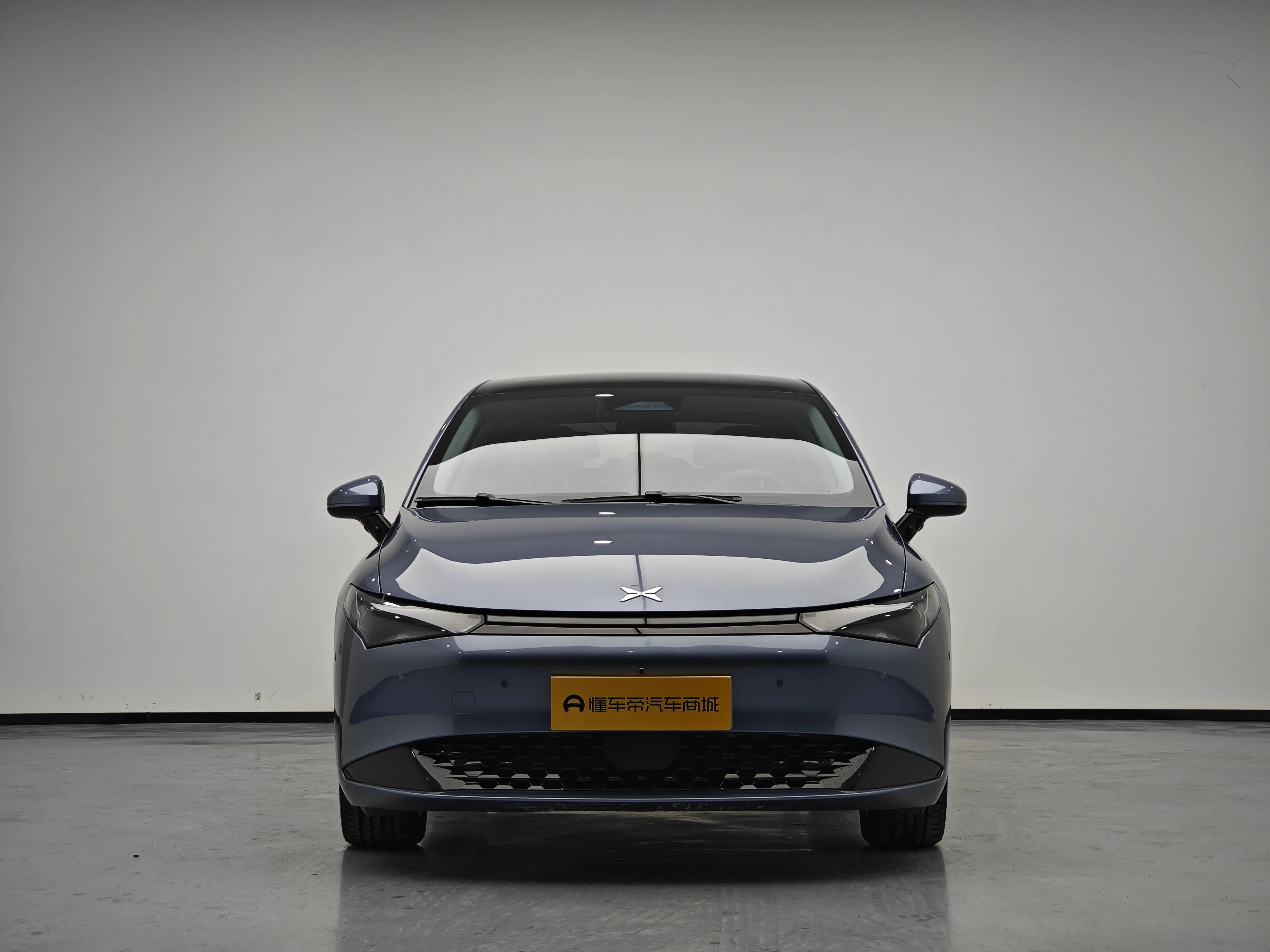 Xpeng P5  из Китая