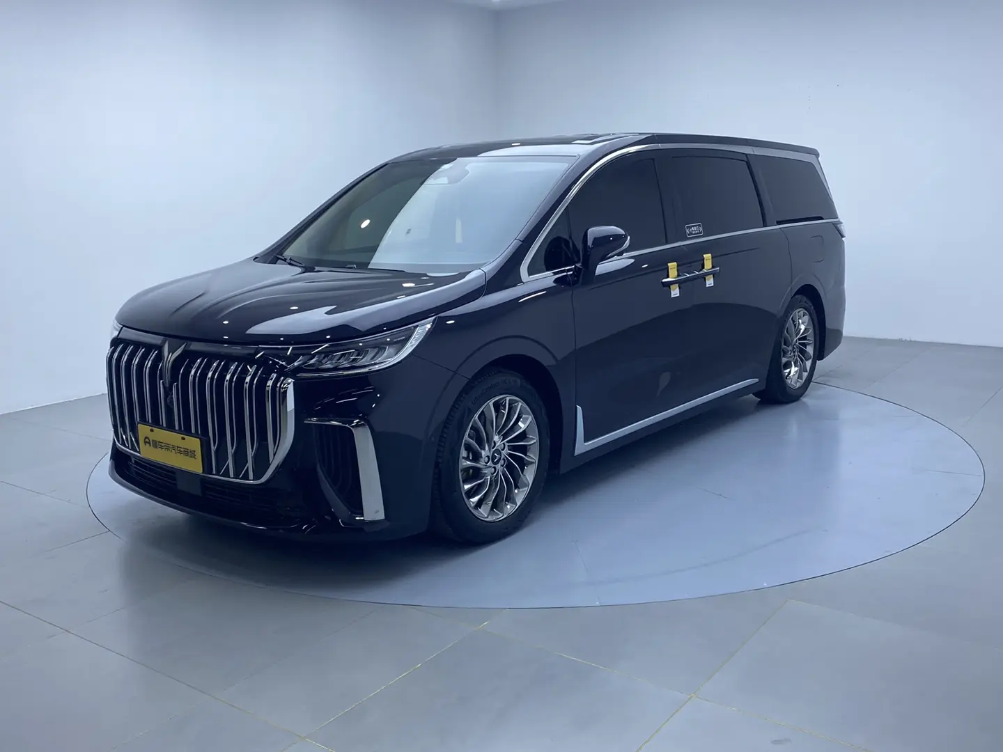 Voyah Lantu Dreamer PHEV  из Китая