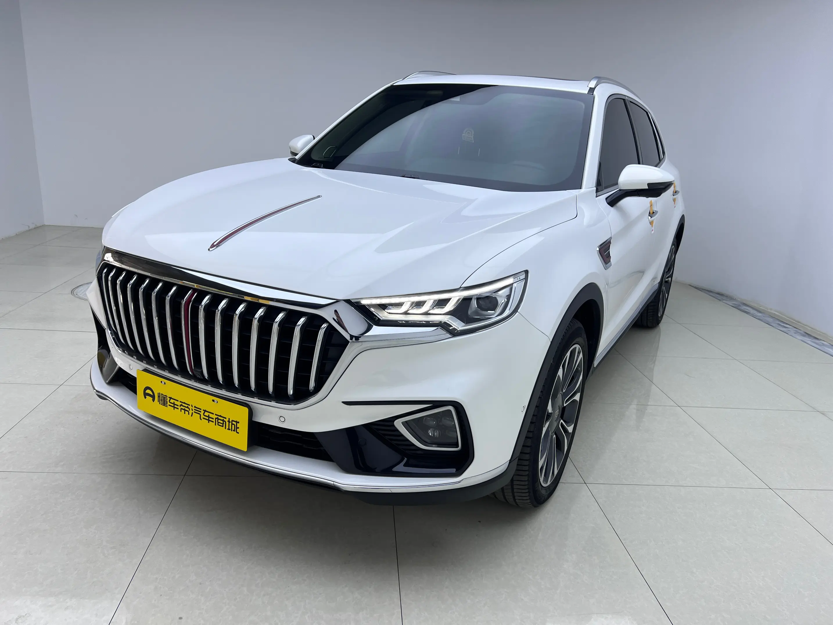 Hongqi HS5  из Китая