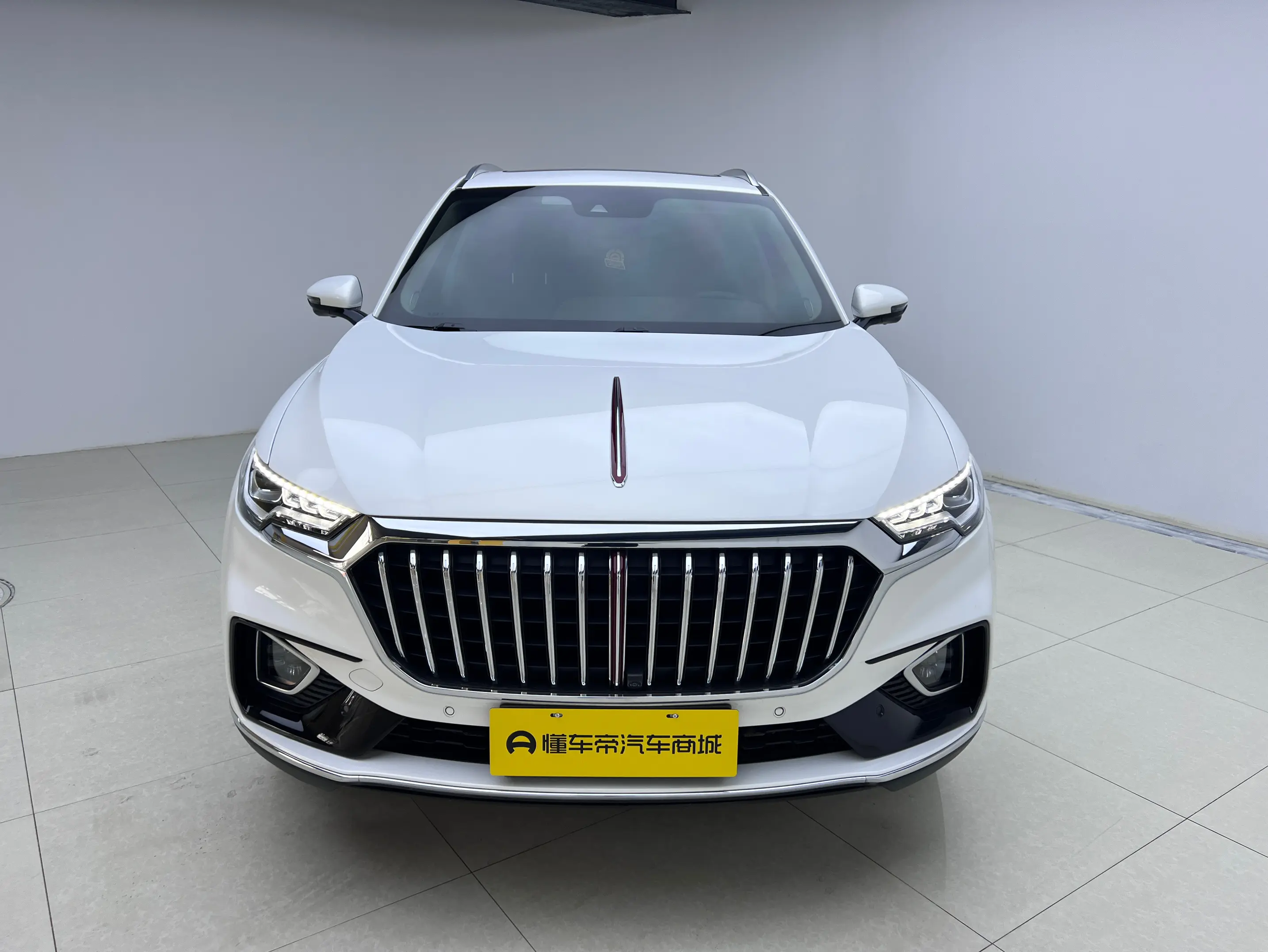 Hongqi HS5  из Китая