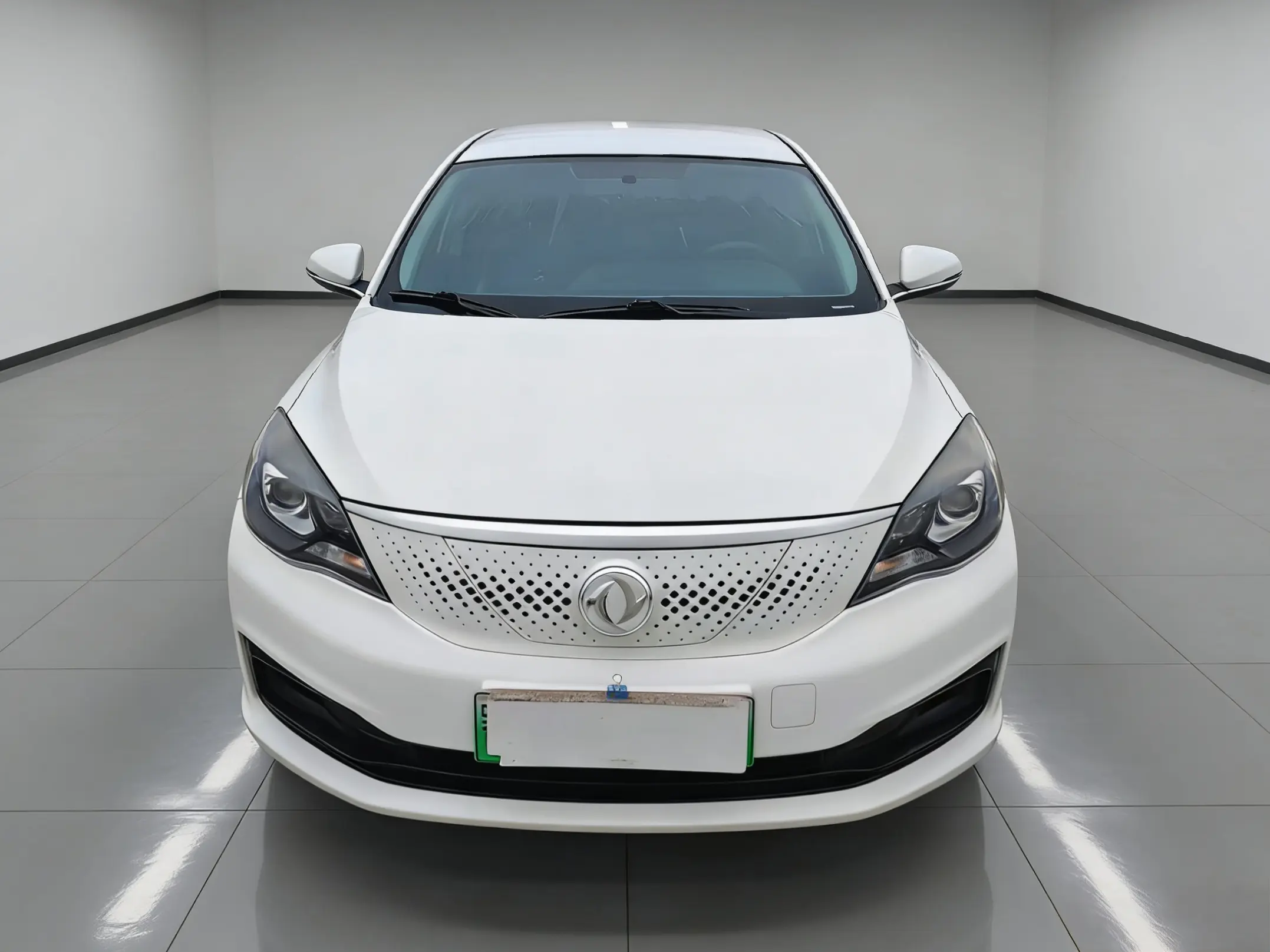 Dongfeng Fengshen E70  из Китая