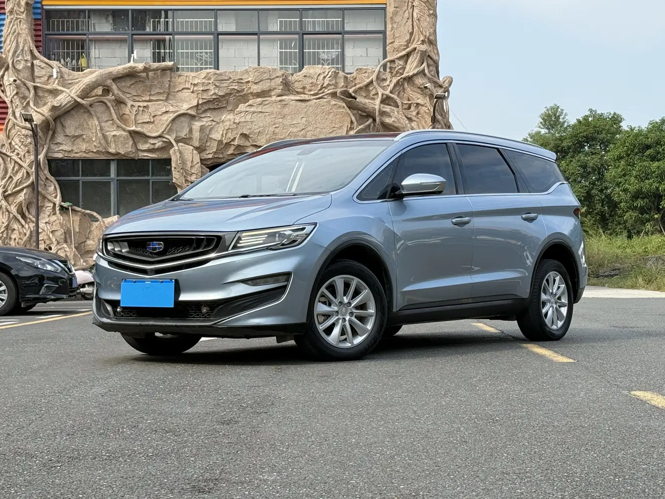 Geely Jiaji  из Китая