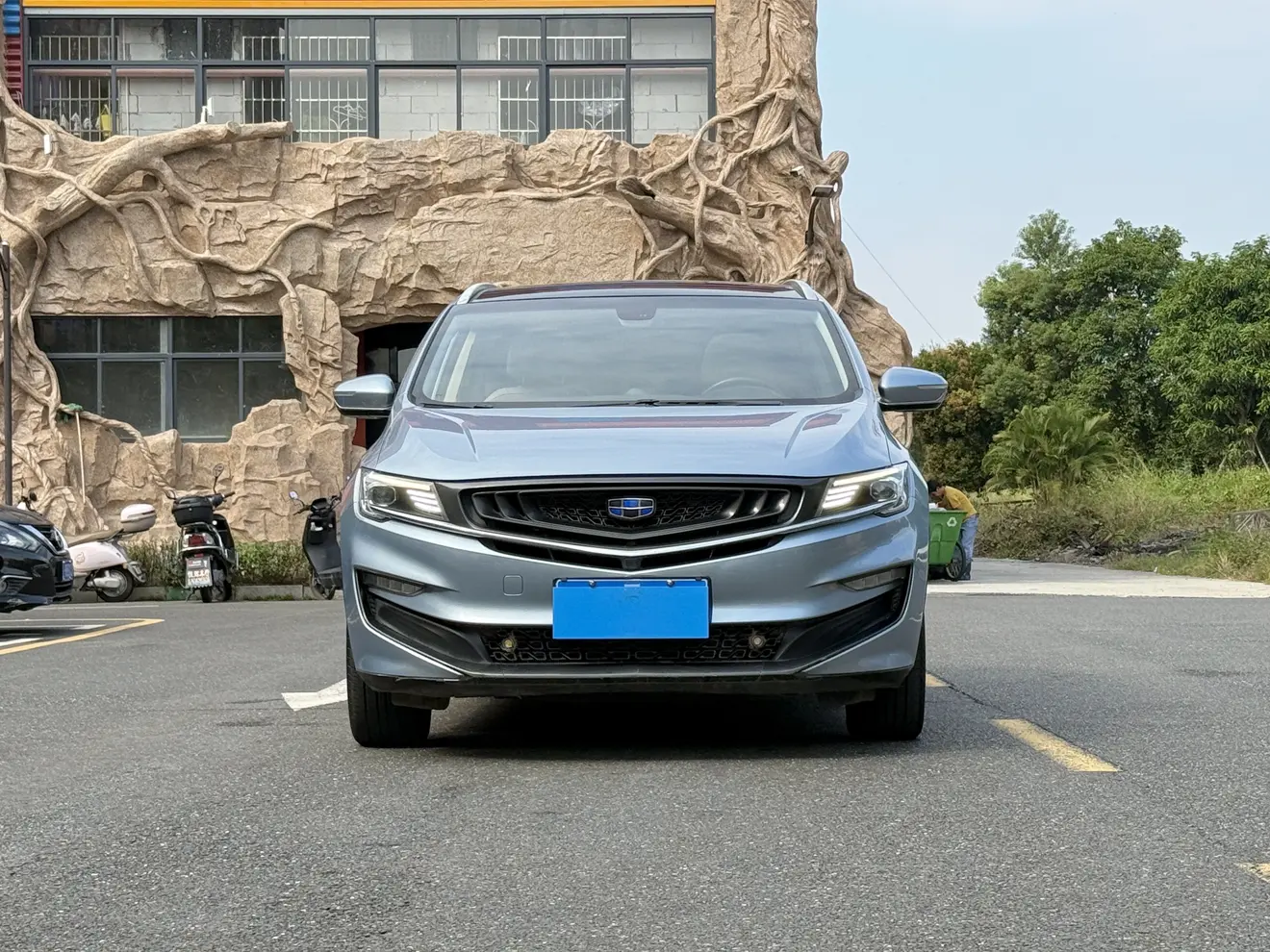 Geely Jiaji  из Китая