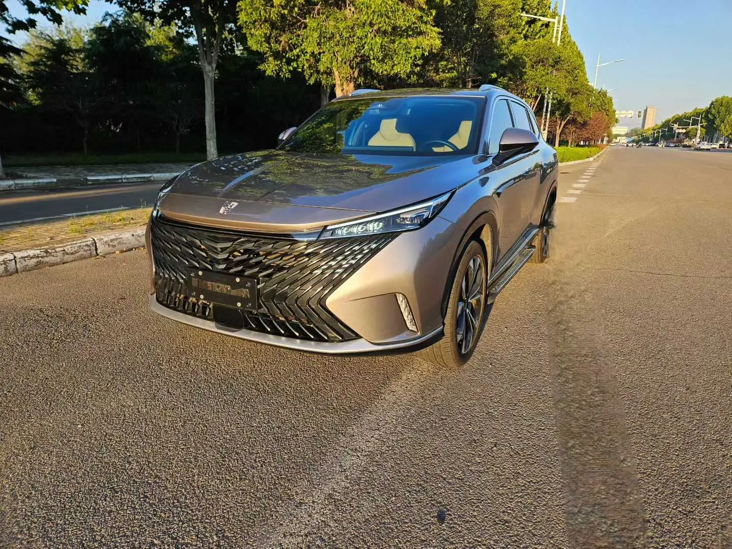 Roewe eRX5  из Китая