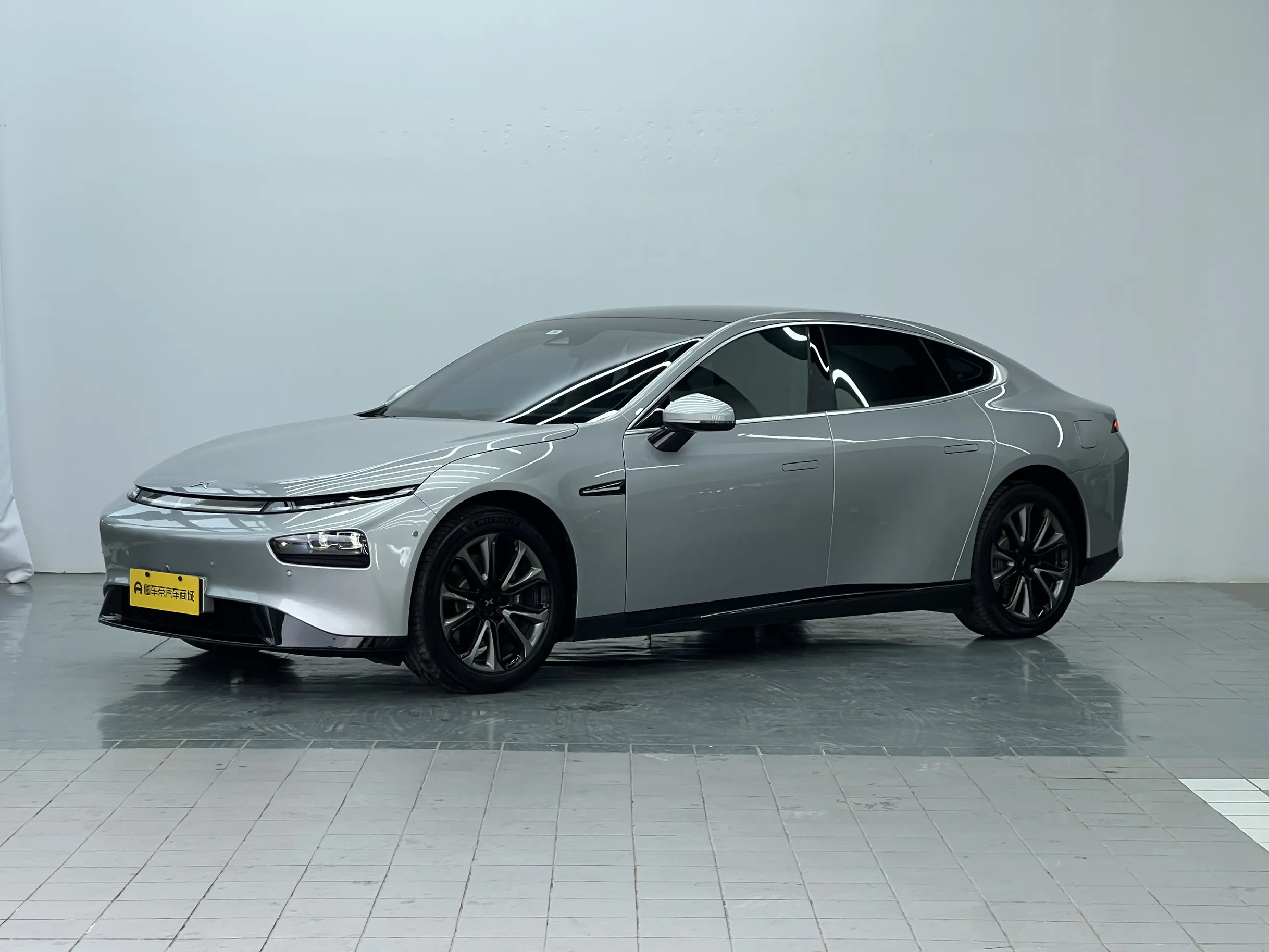 Xpeng P7  из Китая