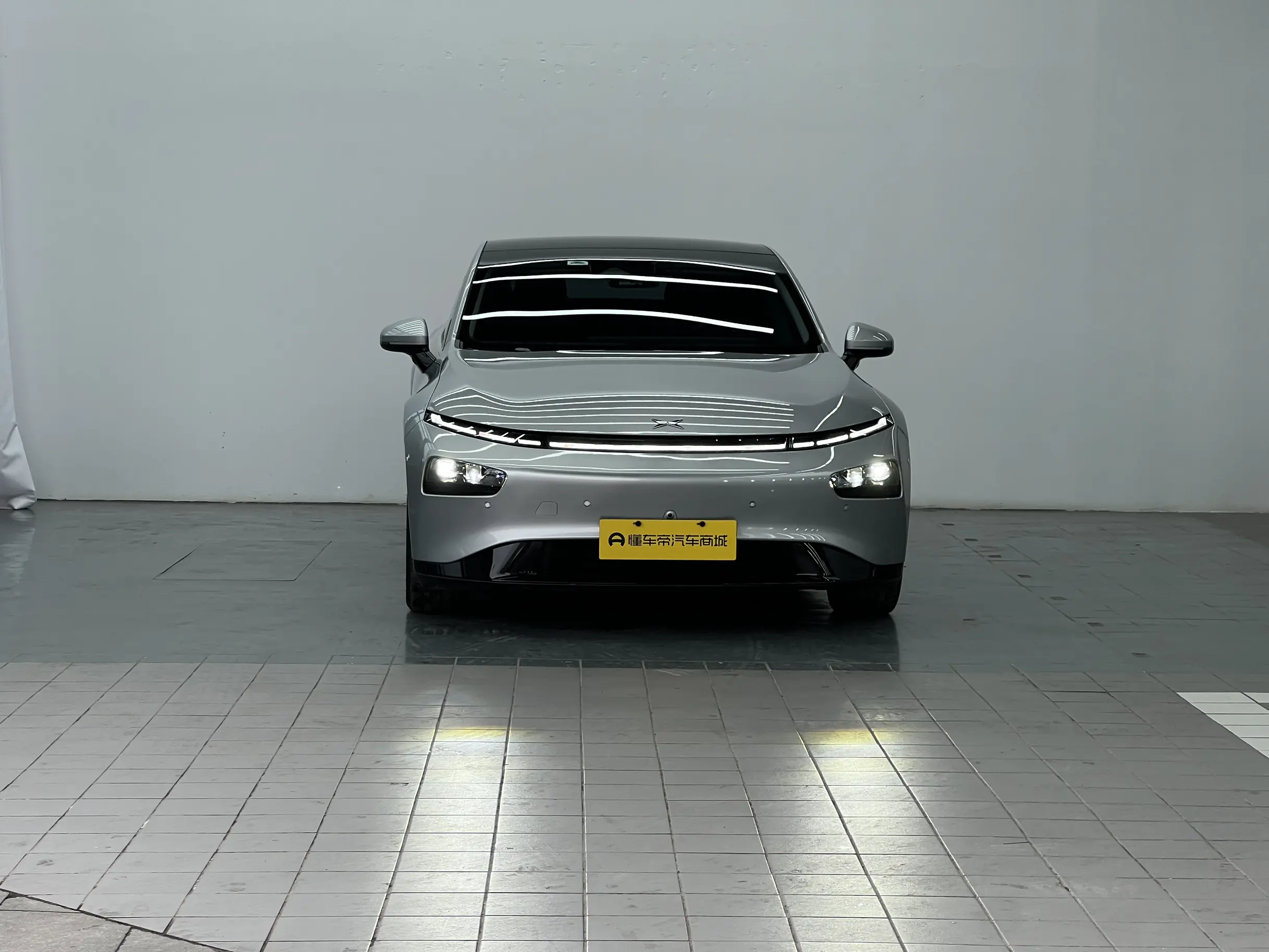 Xpeng P7  из Китая