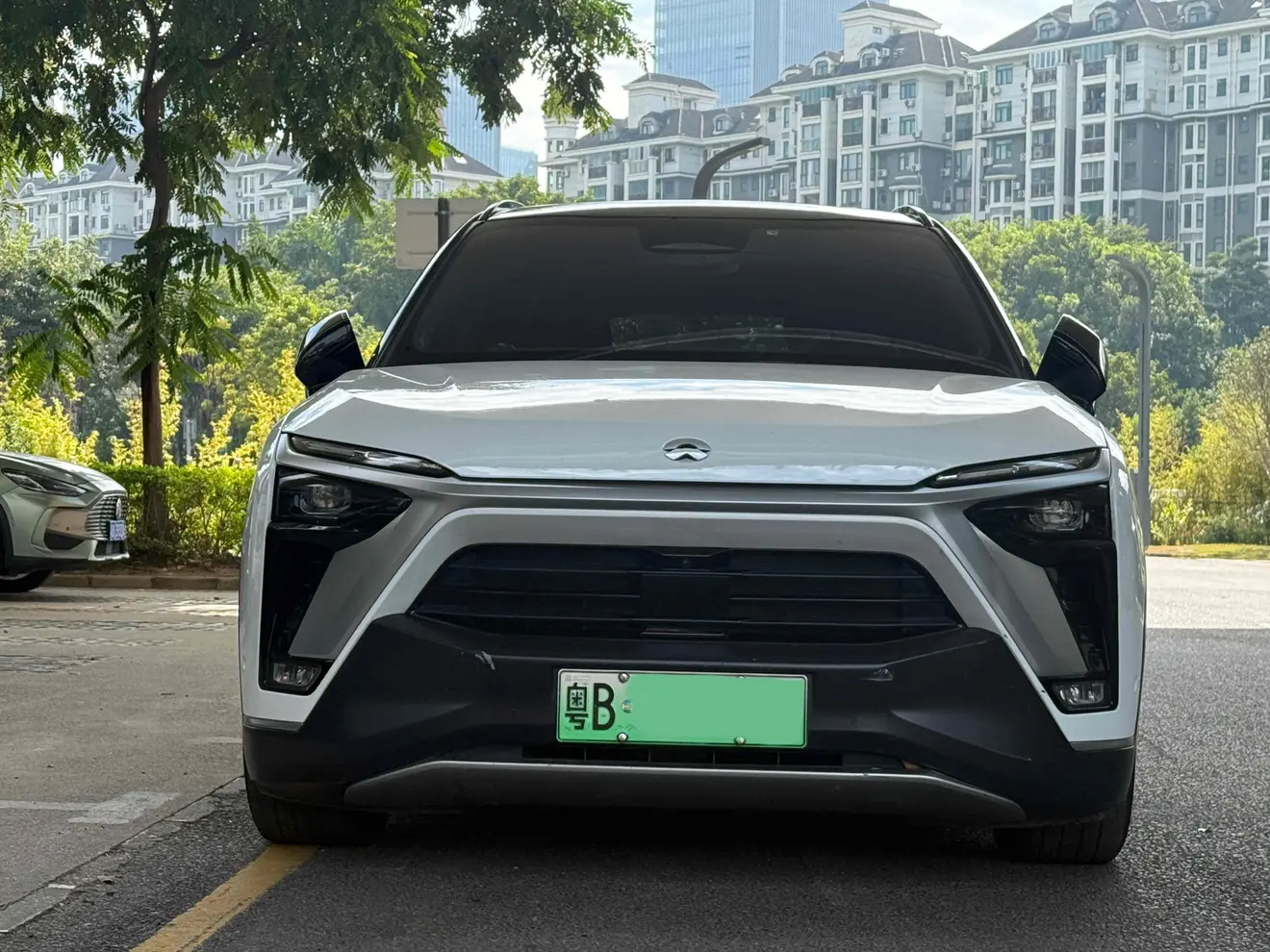 NIO ES8  из Китая