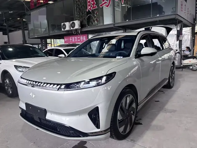 Dongfeng Eπ008  из Китая