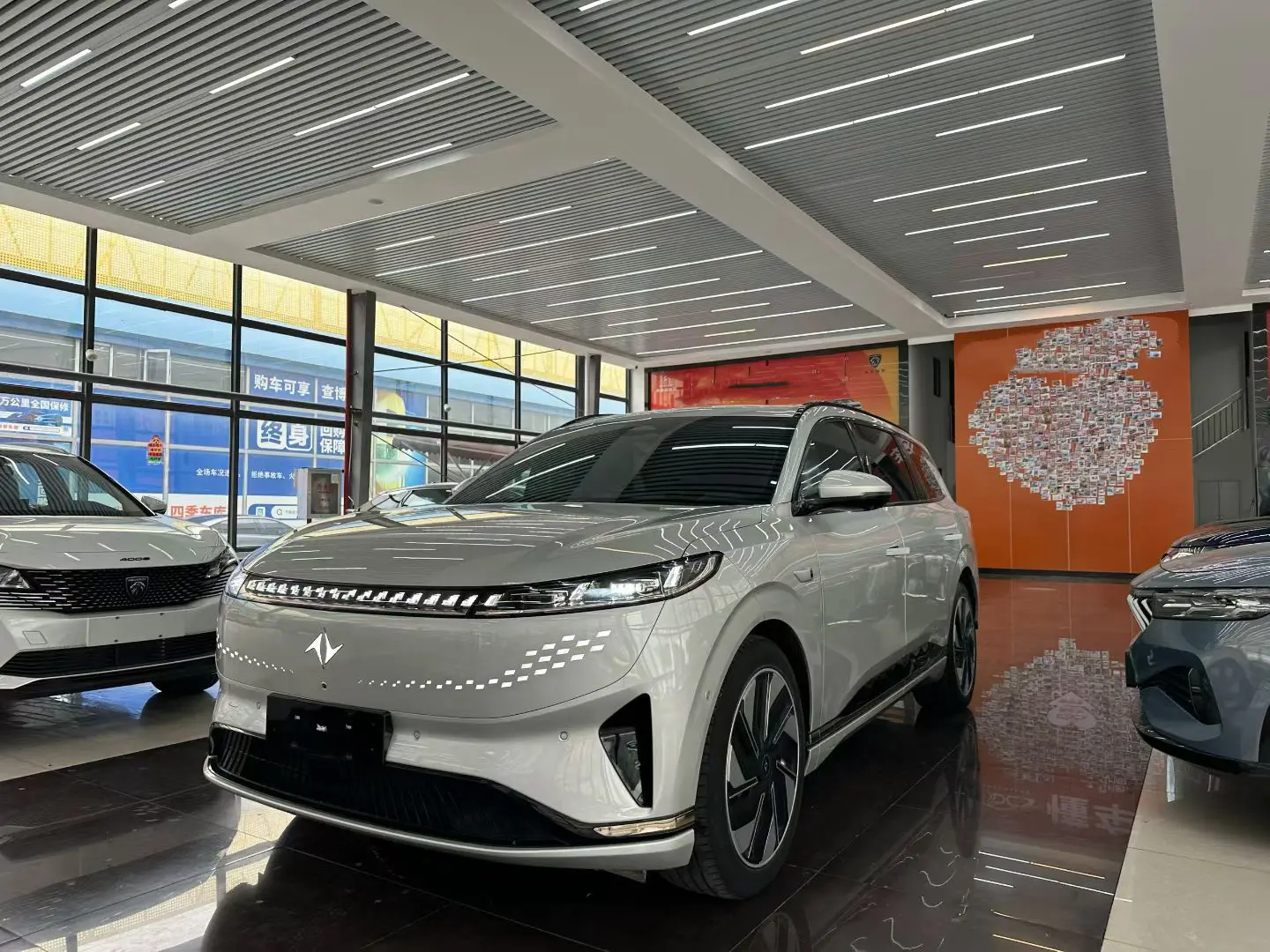 Dongfeng Eπ008  из Китая