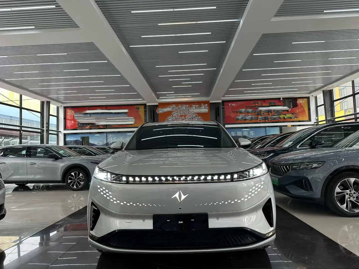 Dongfeng Eπ008  из Китая