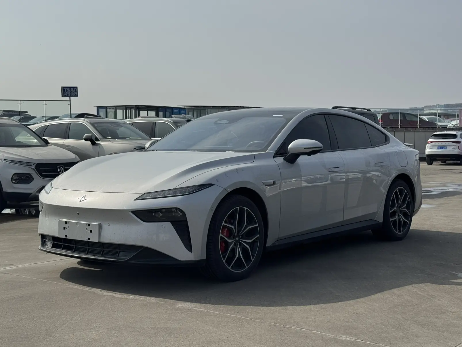 Dongfeng Eπ007  из Китая