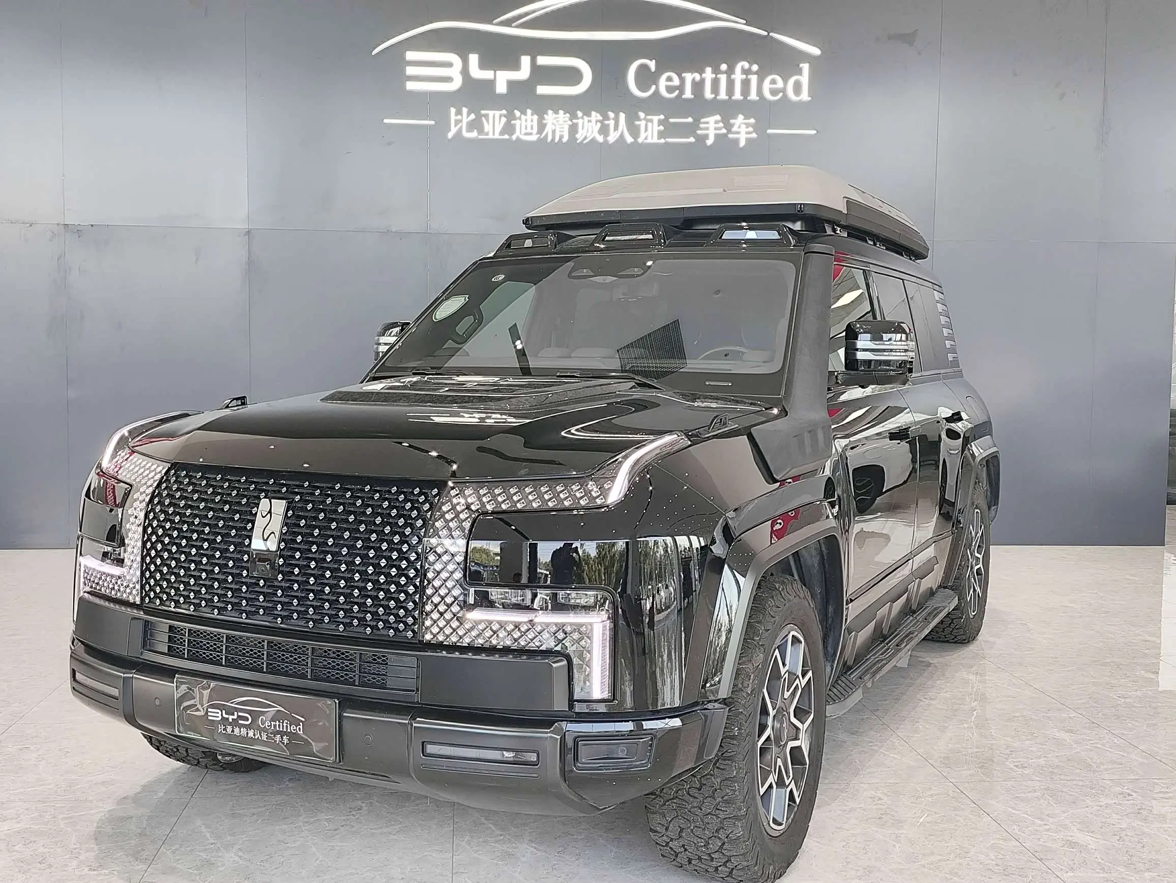 BYD Yangwang U8  из Китая