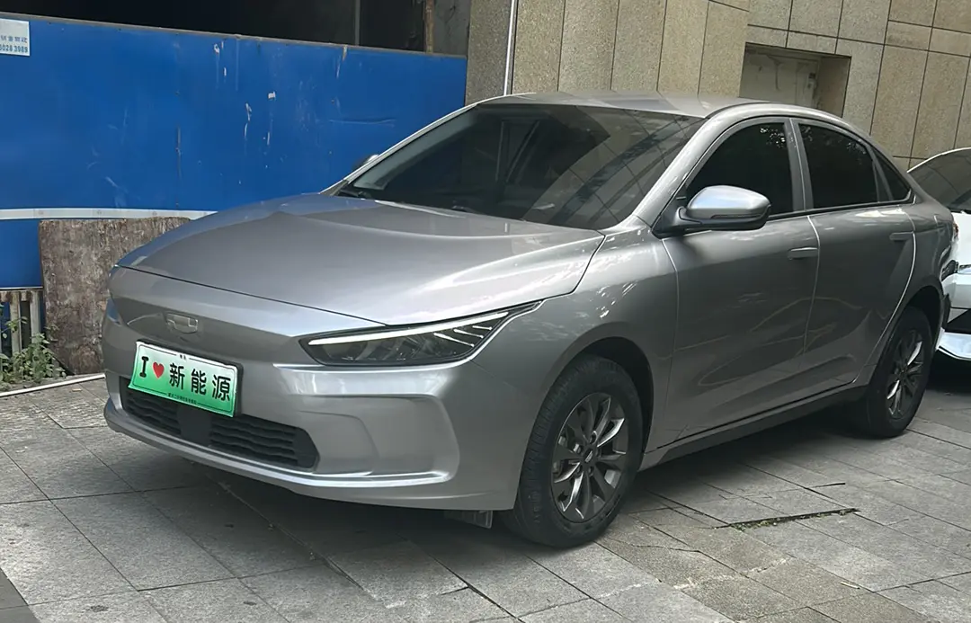 Geely Geometry A  из Китая