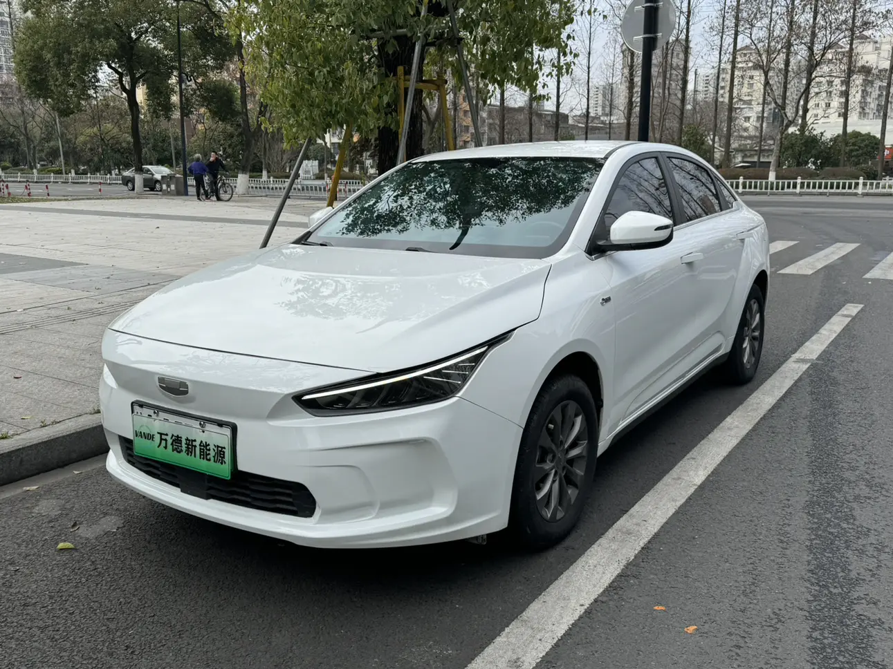 Geely Geometry A  из Китая