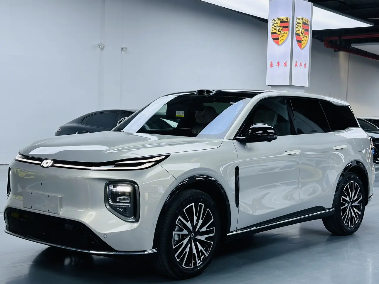 Changan Qiyuan Q07  из Китая