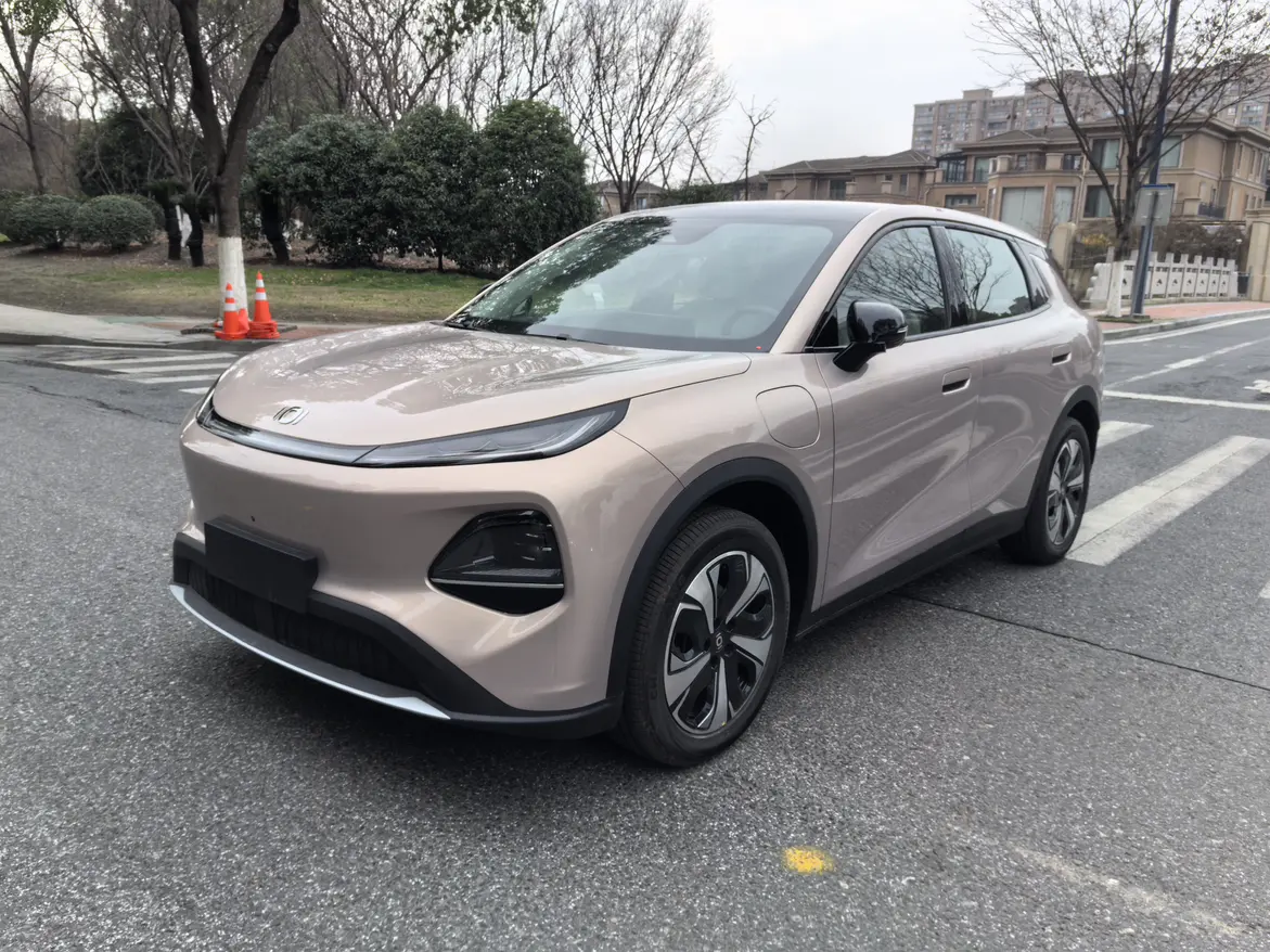 Changan Qiyuan Q05  из Китая