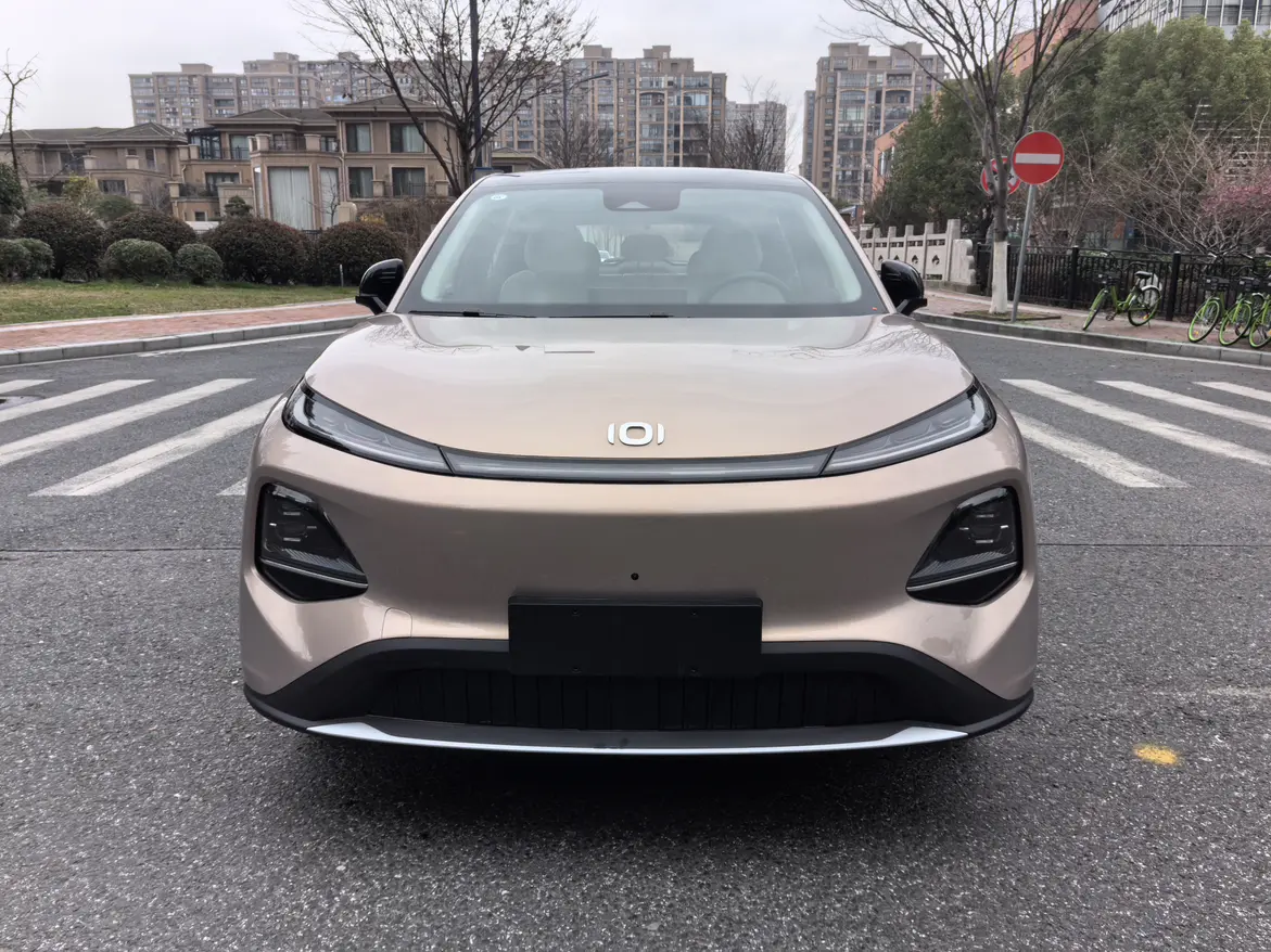 Changan Qiyuan Q05  из Китая