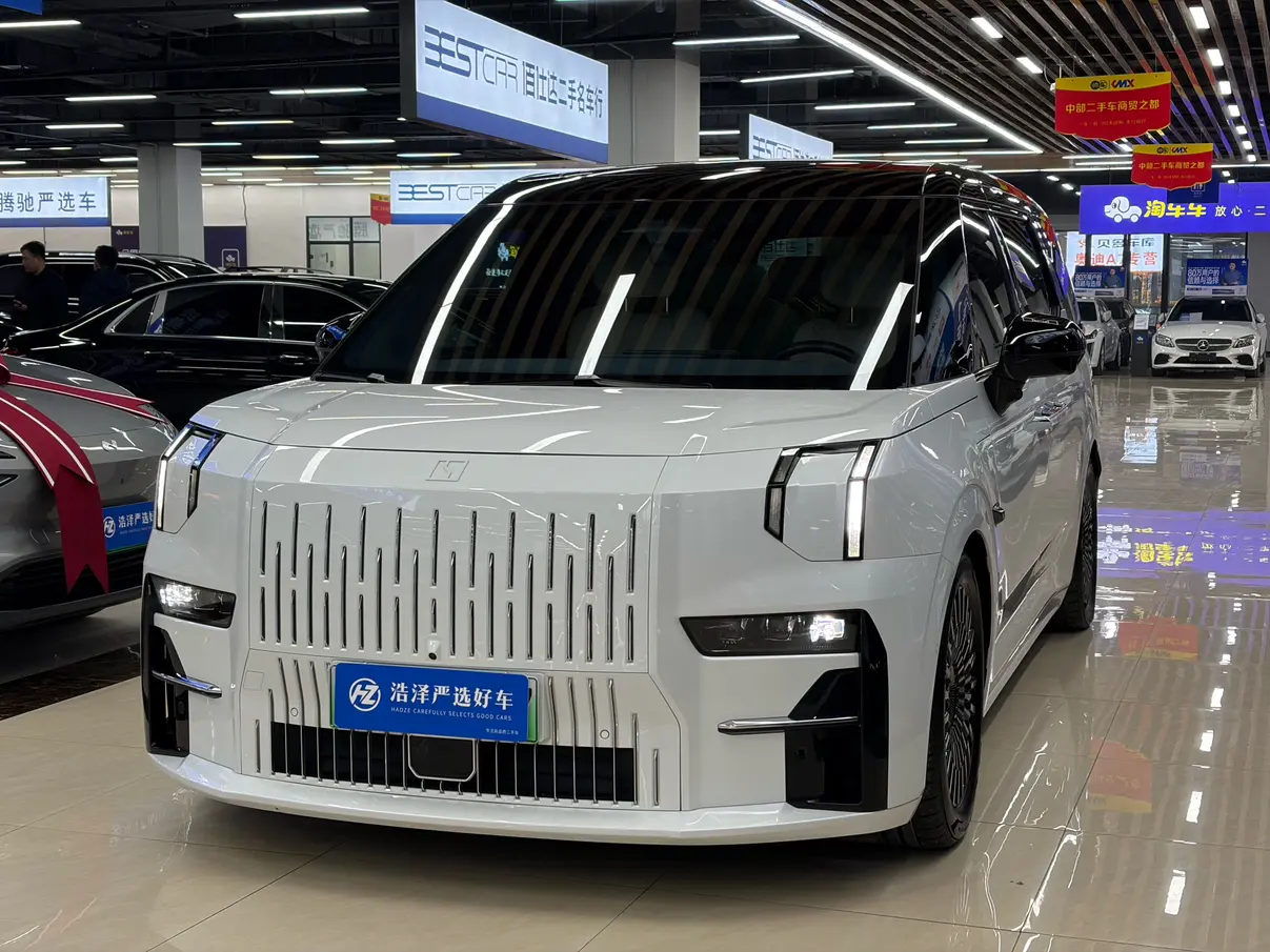 ZEEKR 009  из Китая