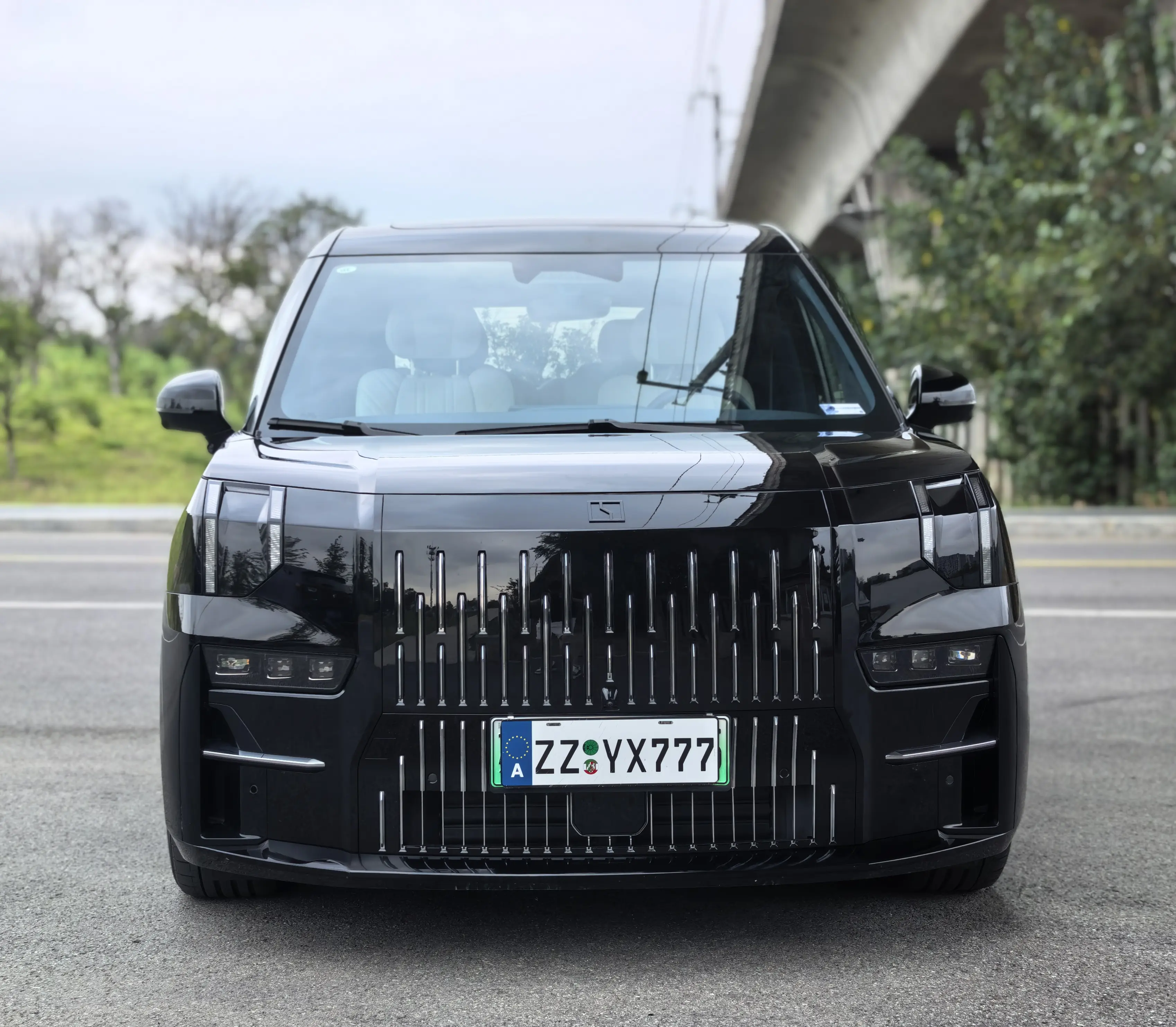 ZEEKR 009  из Китая